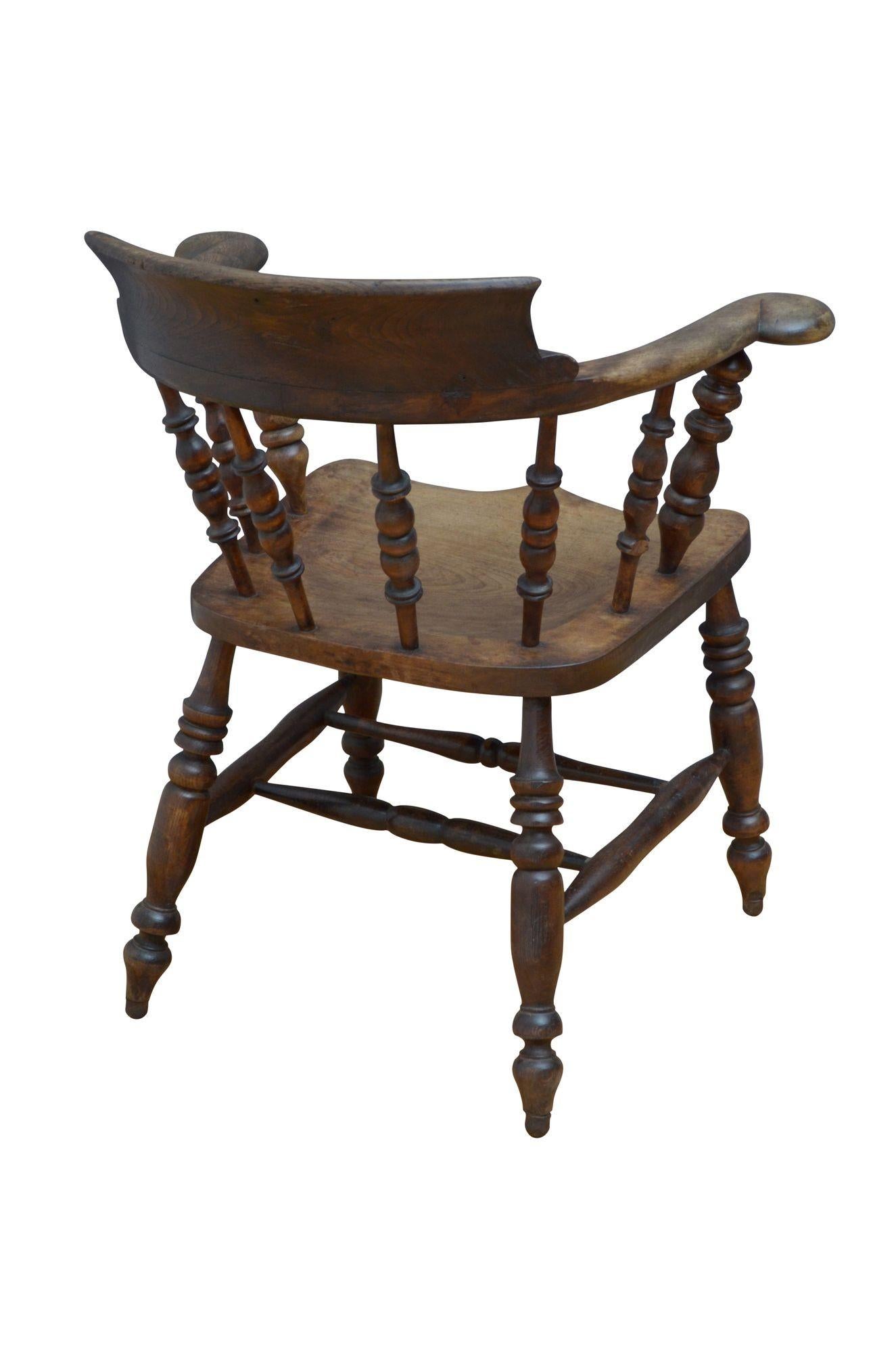 Frêne Fumoir victorien en frêne et orme Chaise à arc Chaise à coude en vente