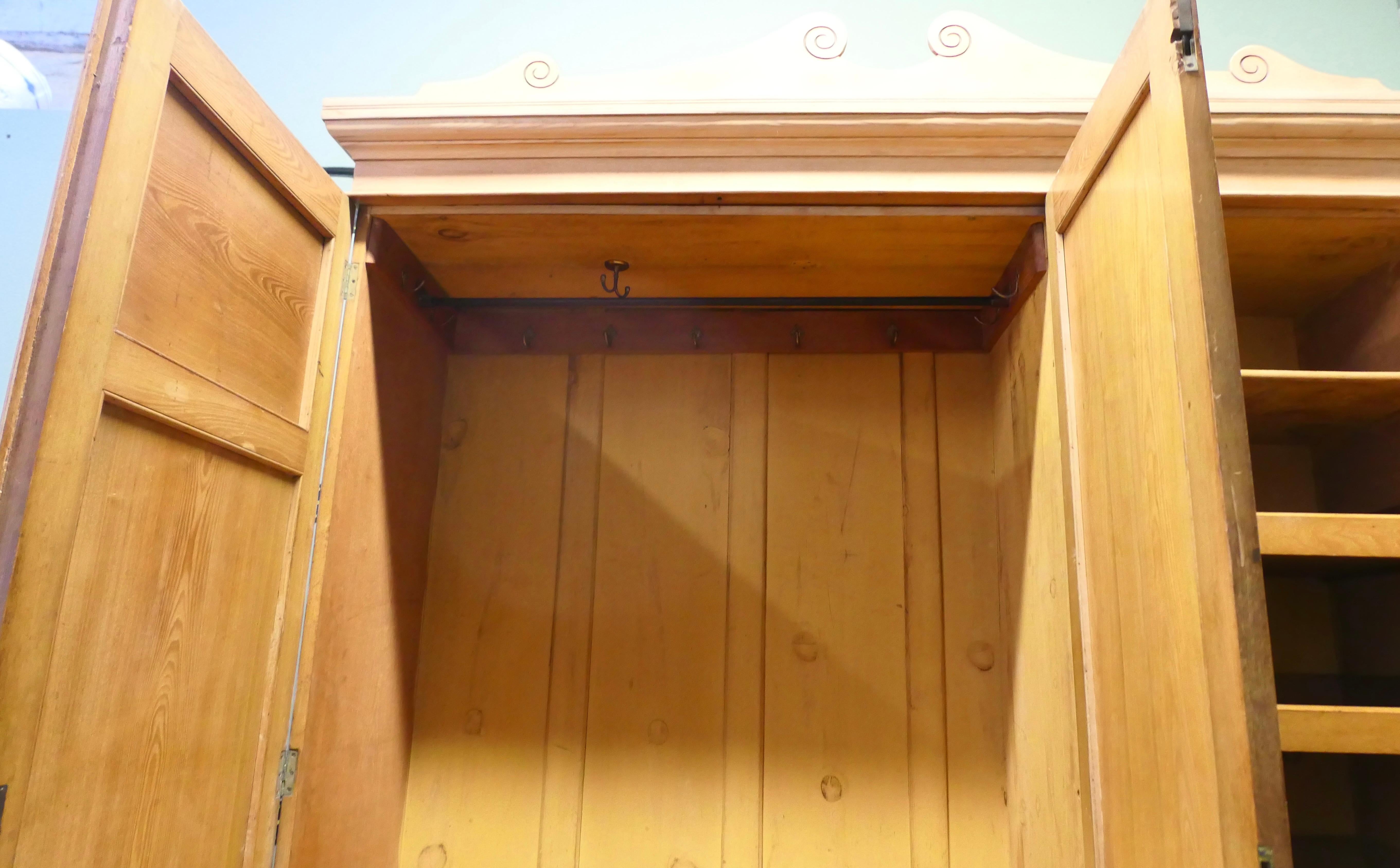 Armadio triplo in frassino vittoriano Arts & Crafts Compactum In condizioni buone in vendita a Godshill, Isle of Wight