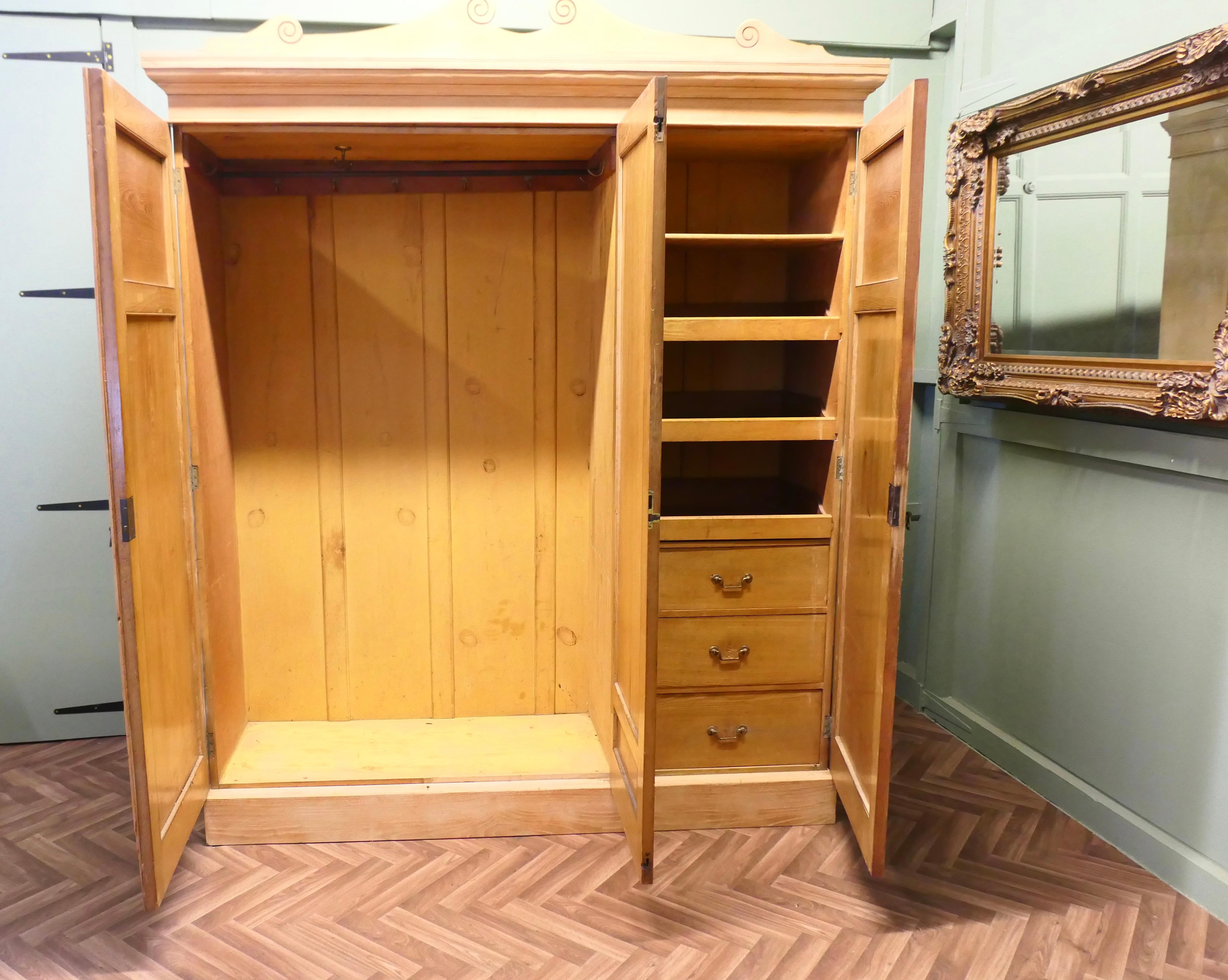 Fine XIX secolo Armadio triplo in frassino vittoriano Arts & Crafts Compactum in vendita