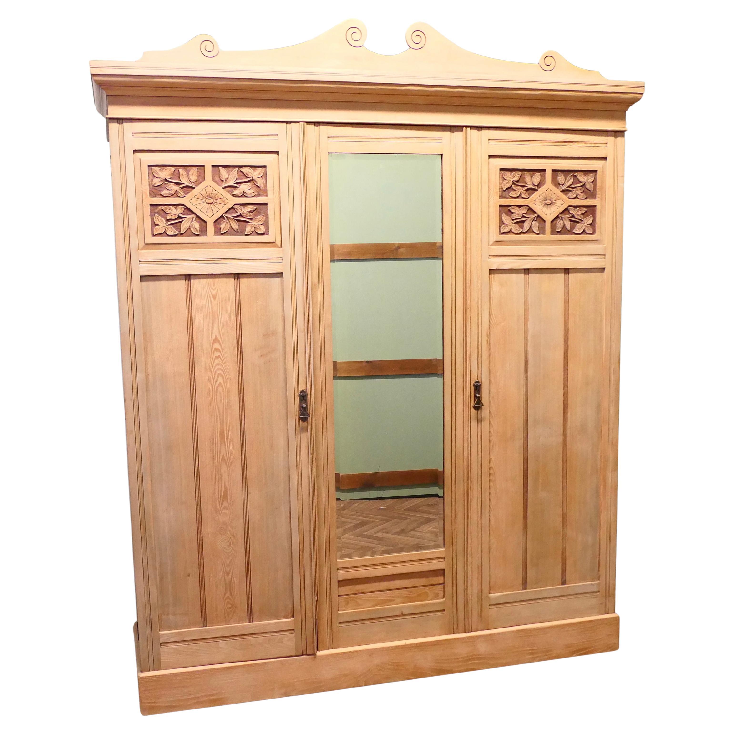 Armadio triplo in frassino vittoriano Arts & Crafts Compactum