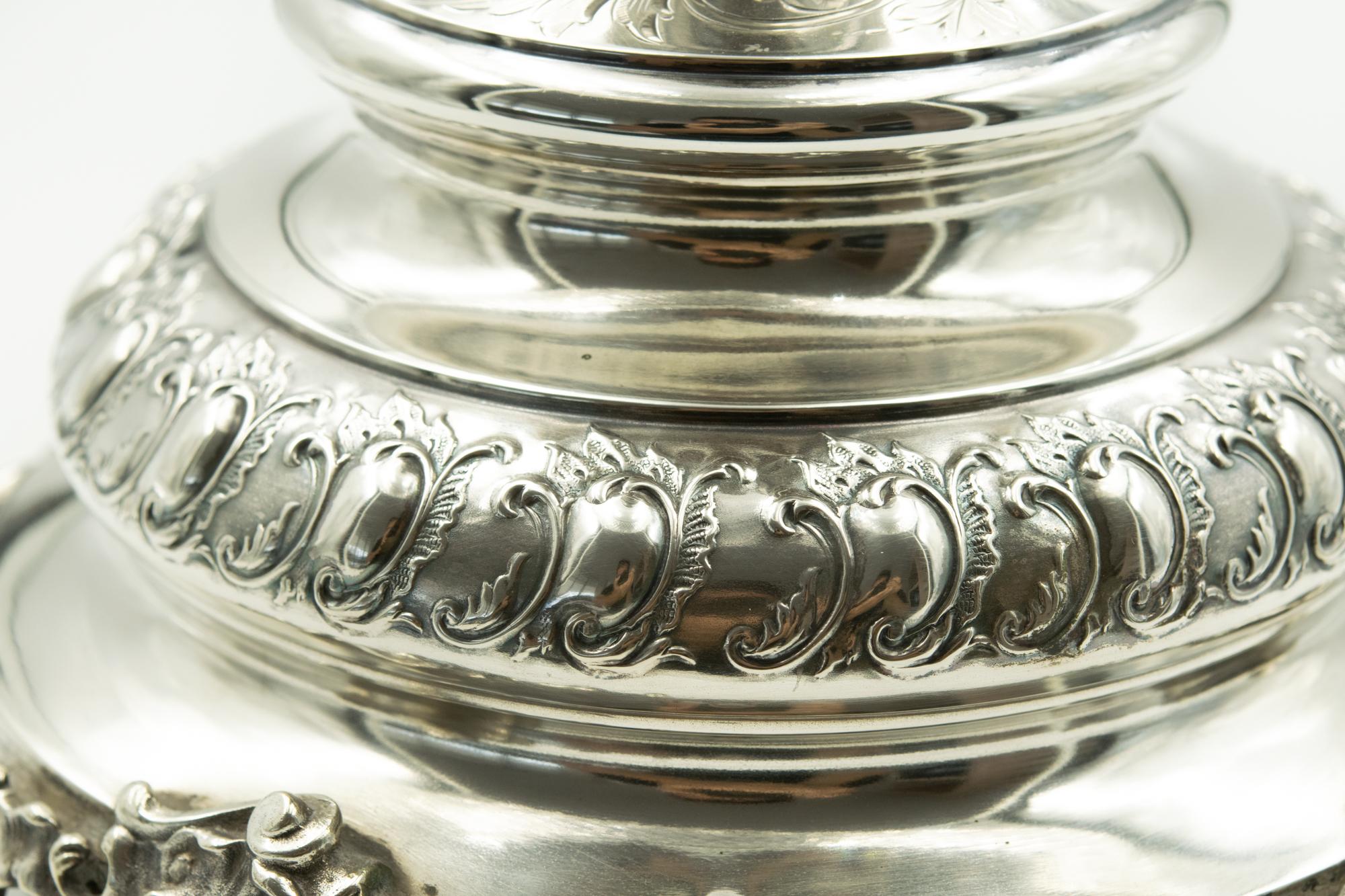 Viktorianische Astro Ungarische Schliffglas-Kuchenform auf 800 Silber Stand Schüssel Kompott (19. Jahrhundert) im Angebot