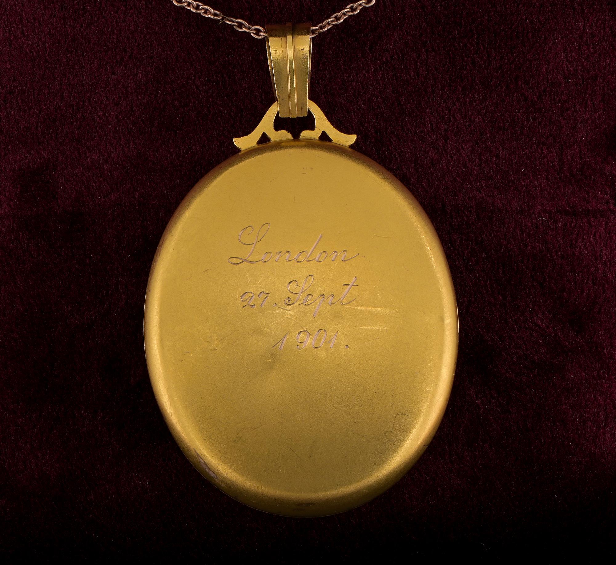 Victorian attributed Harry Emanuel Bird Nest Locket 18 Kt Gold 4