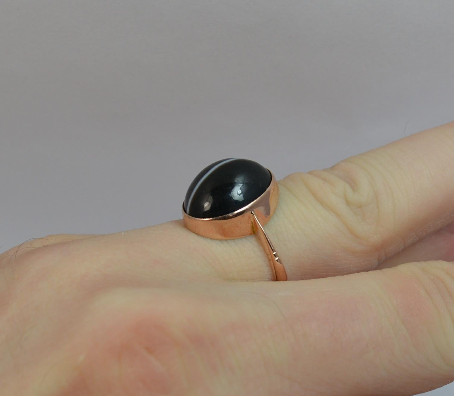 Victorian Banded Agate and 9 Carat Rose Gold Solitaire Ring In Good Condition In St Helens, GB