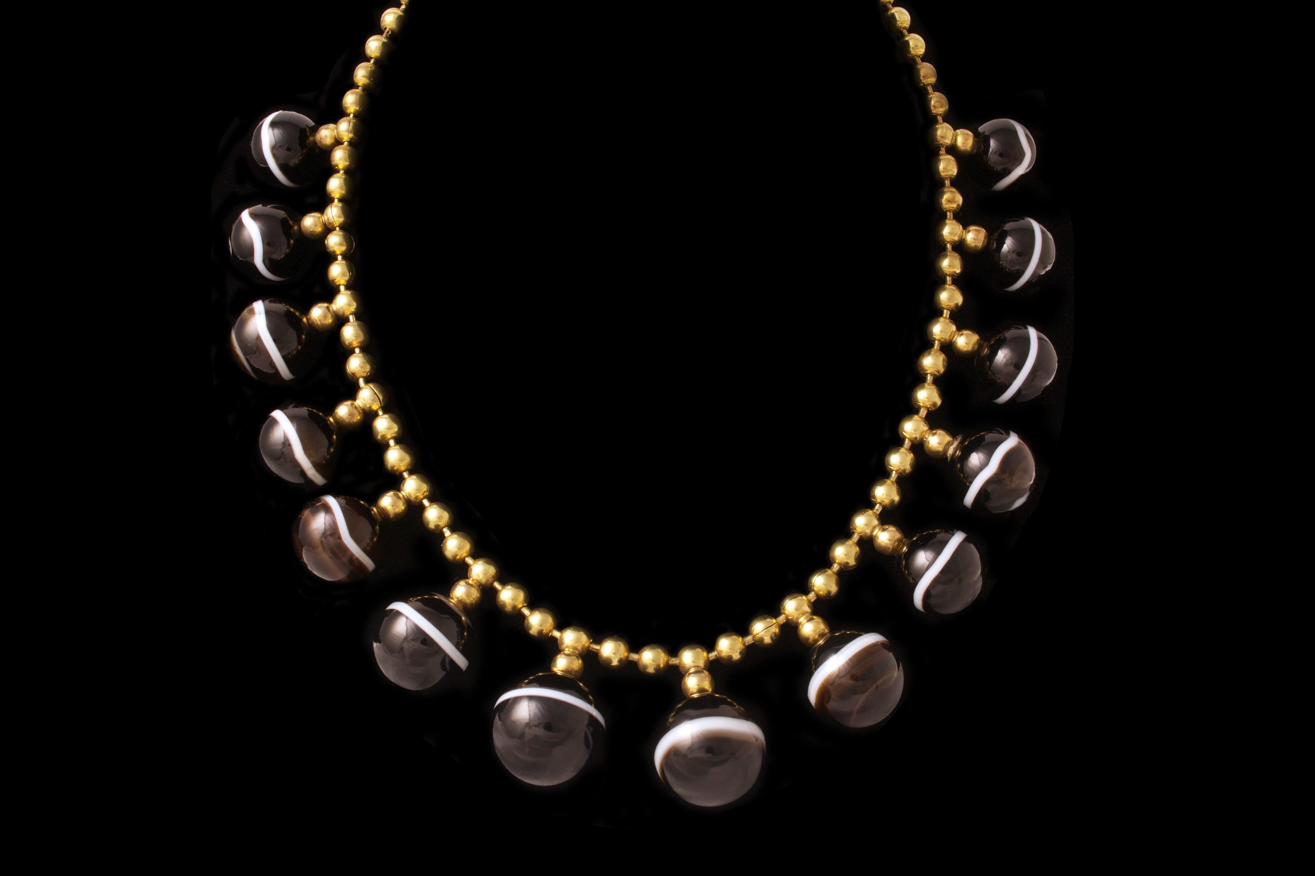 Victorian Banded Agate and Pinchbeck Necklace In Excellent Condition In New York, NY