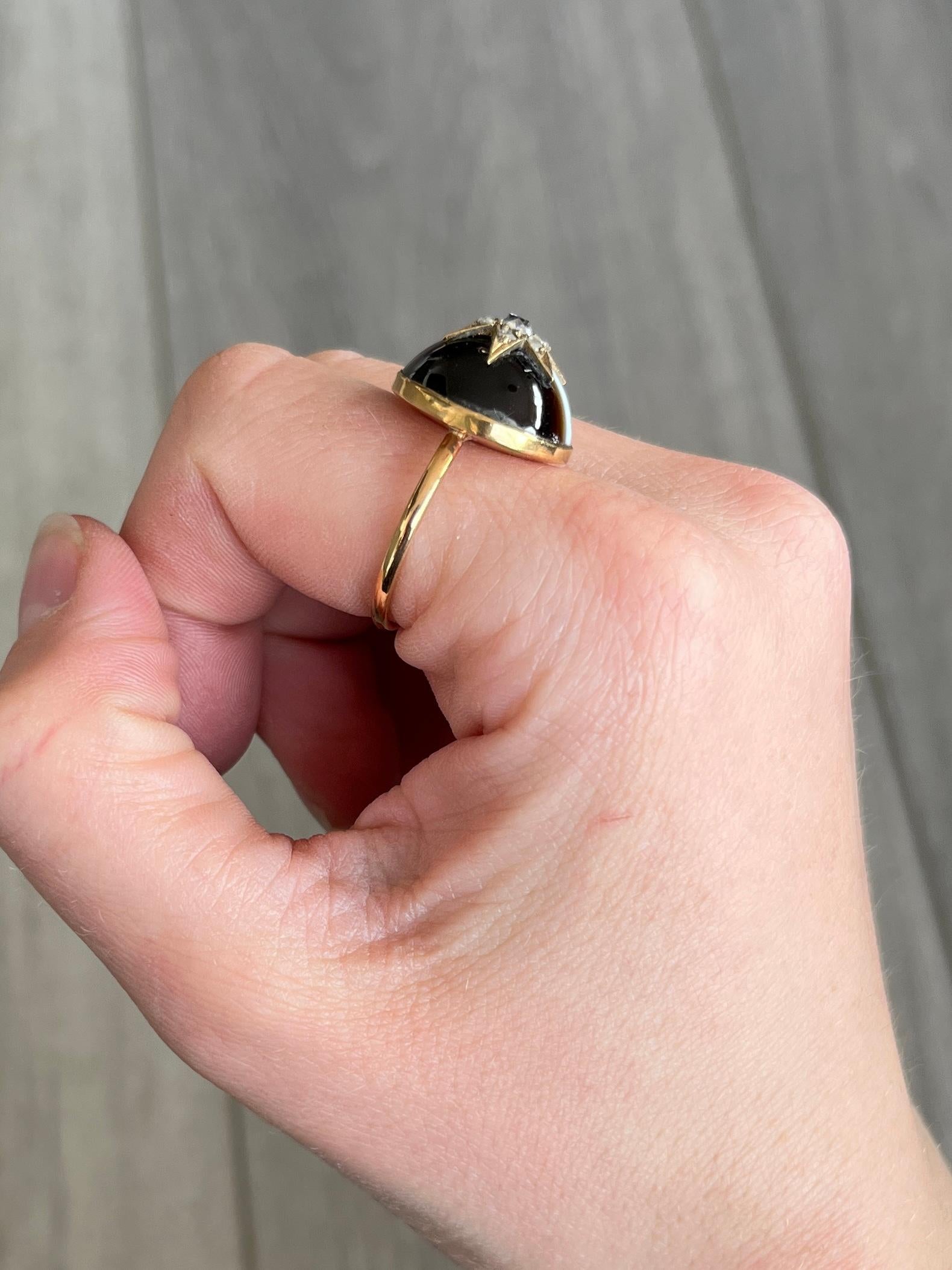 This banded Agate is so glossy and beautiful! At the centre of this stone is a gold star set with rose cut diamonds. The diamond total is approx 30pts. This stone is set in 9 carat gold.

Ring Size: S 1/2 or 9 1/2 
Agate Diameter: 16mm
Height off