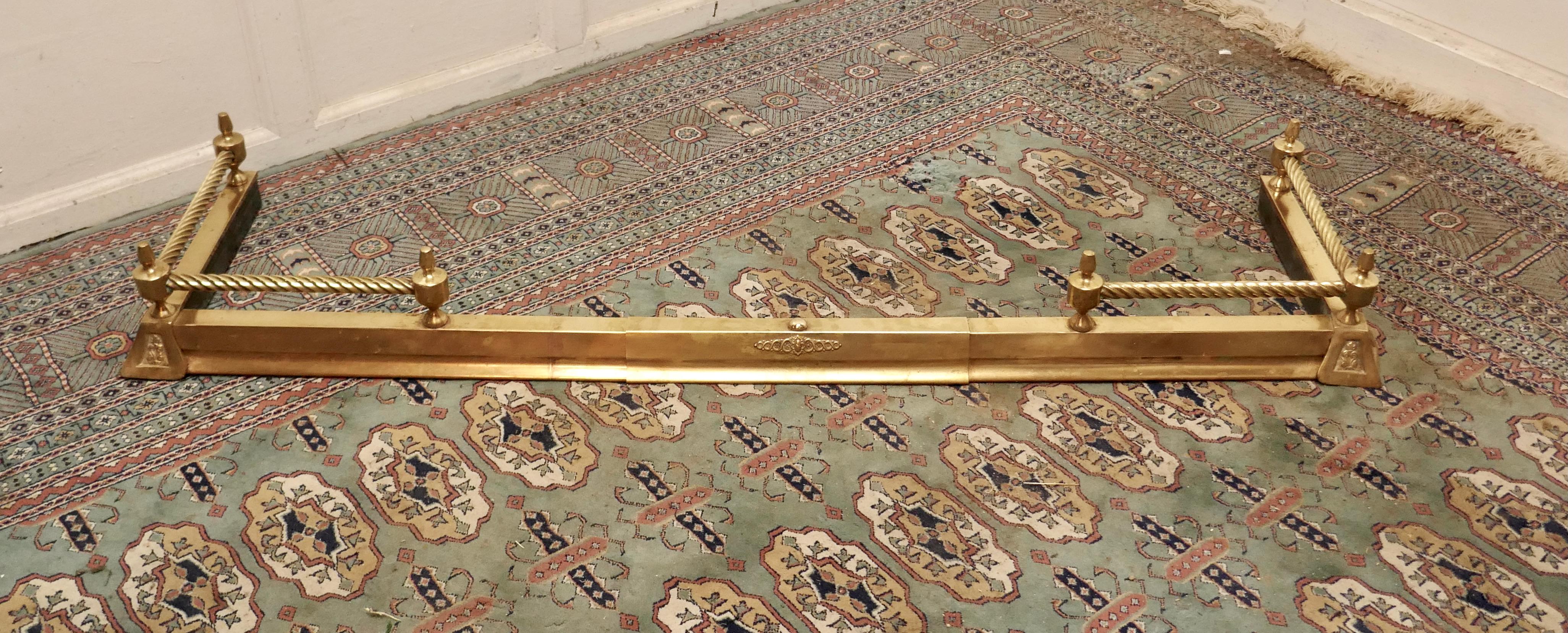 Victorian Barley Twist Brass Fender In Good Condition In Godshill, Isle of Wight