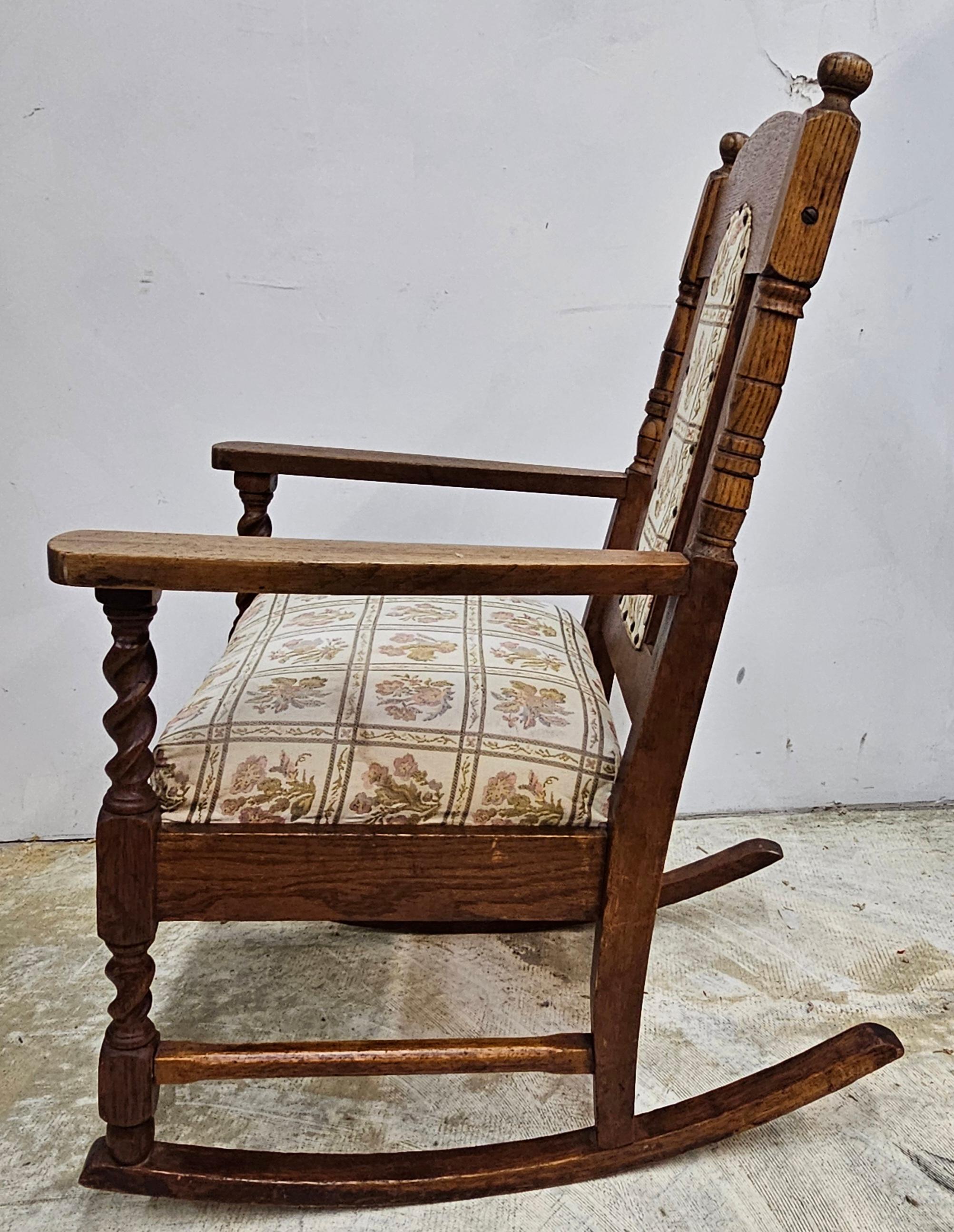 Americano Sedia a dondolo Vittoriana Barley Twist in Oak e imbottita in vendita