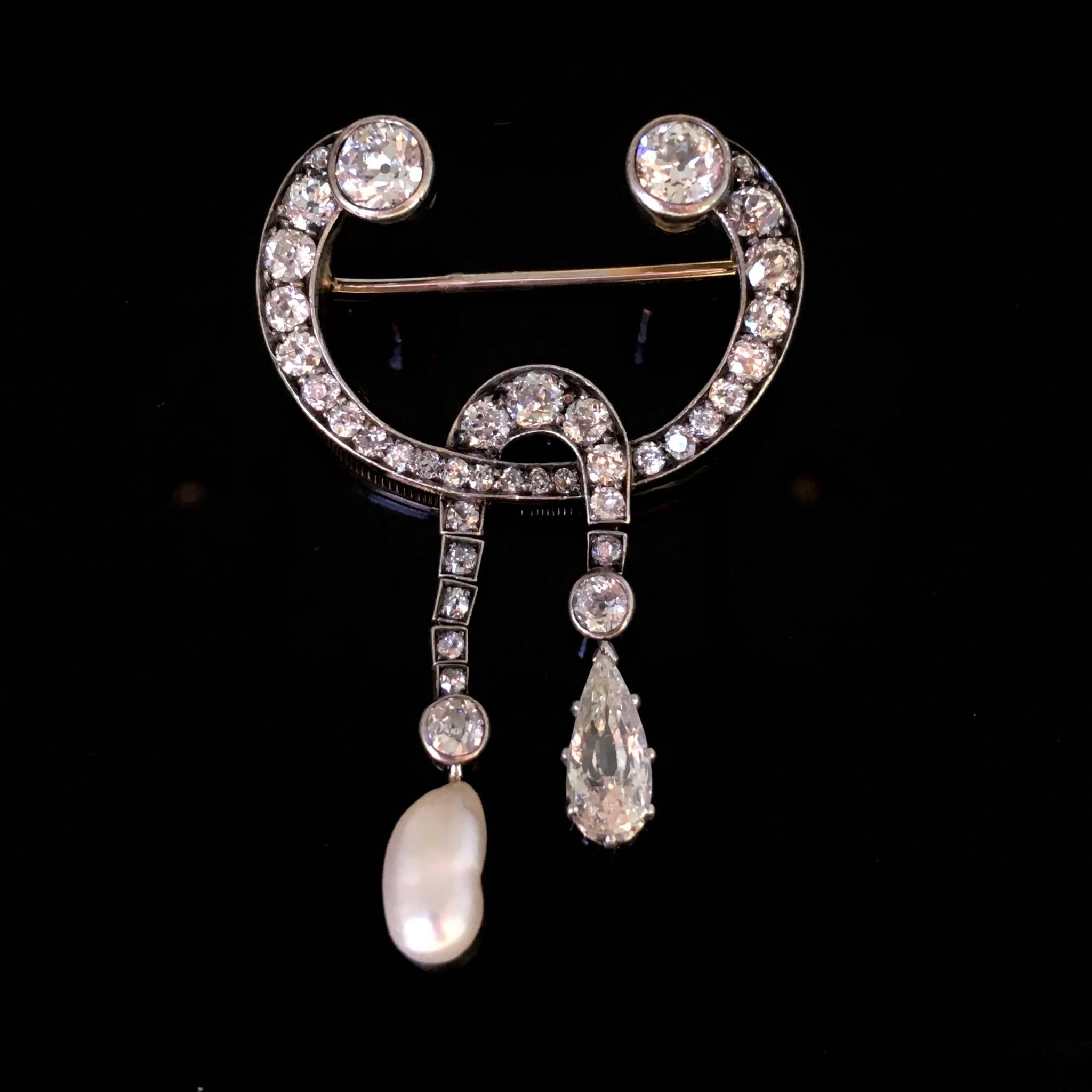 Victorian Baroque and Pear cut Diamonds Garland Curved Brooch 2
