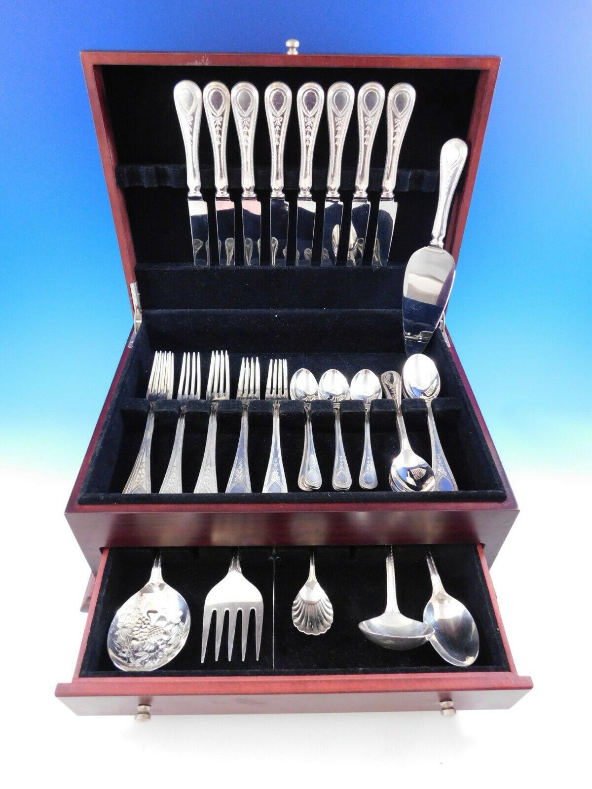 Gorgeous dinner size Victorian bead by Carrs England sterling silver cutlery set, 47 pieces. This set includes:

8 dinner size knives, 9 3/4