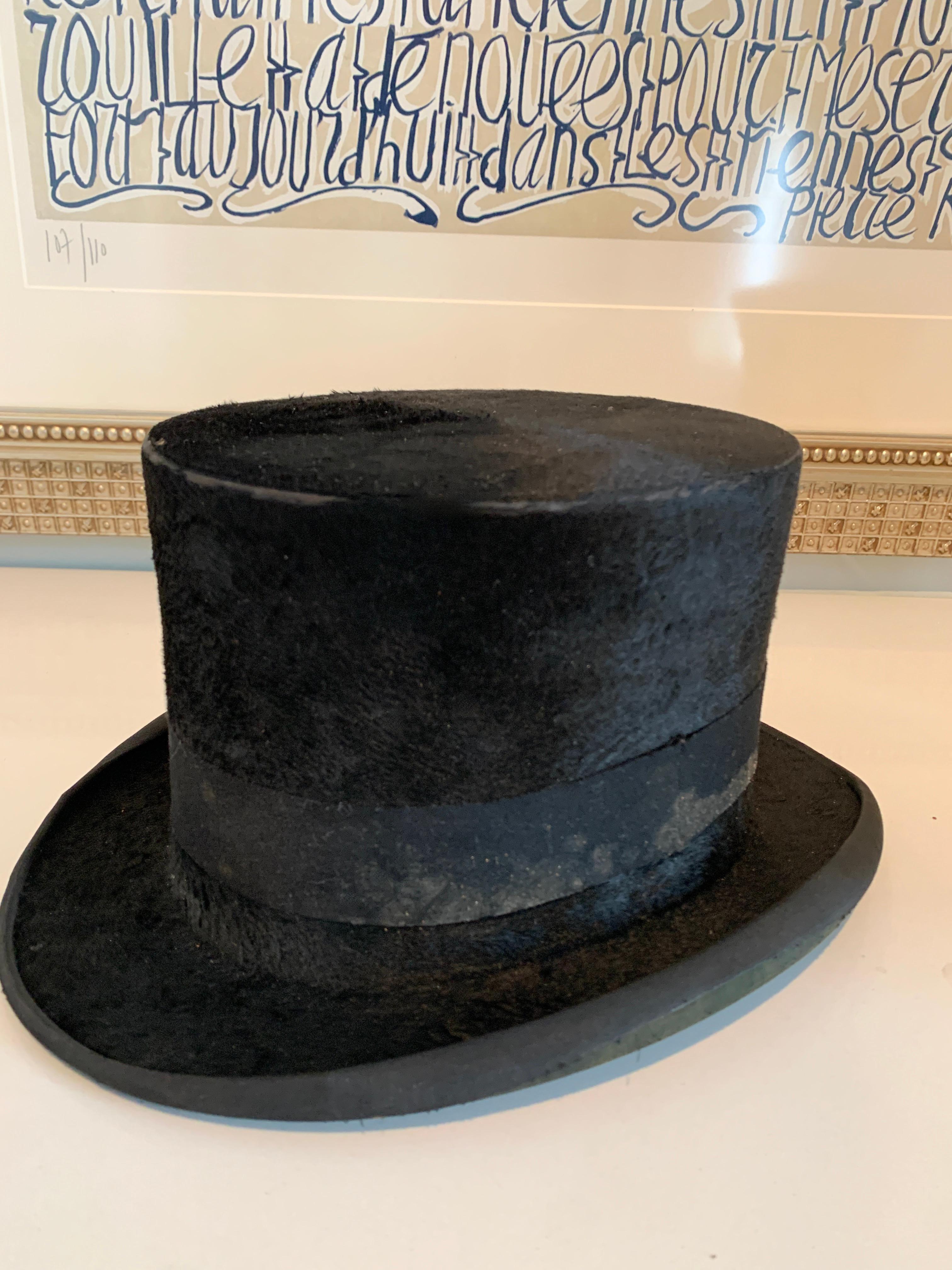 Anglais Haut-de-forme victorien en soie avec boîte à chapeau en cuir sur mesure en vente