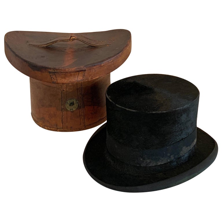 Haut-de-forme victorien en soie avec boîte à chapeau en cuir sur mesure En  vente sur 1stDibs