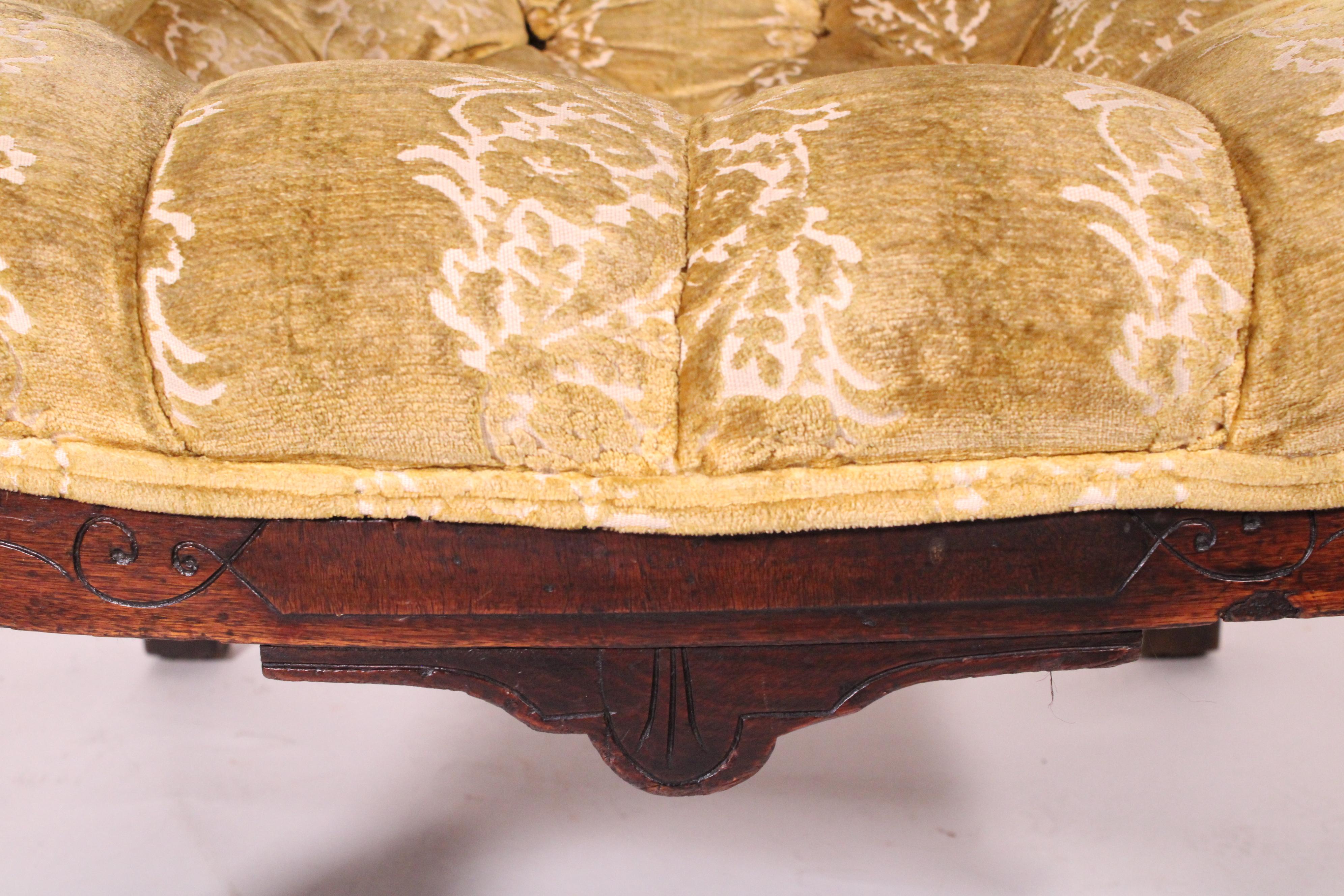 Victorian Bergere with Arms Ending in Carved Hound Heads in vendita 3