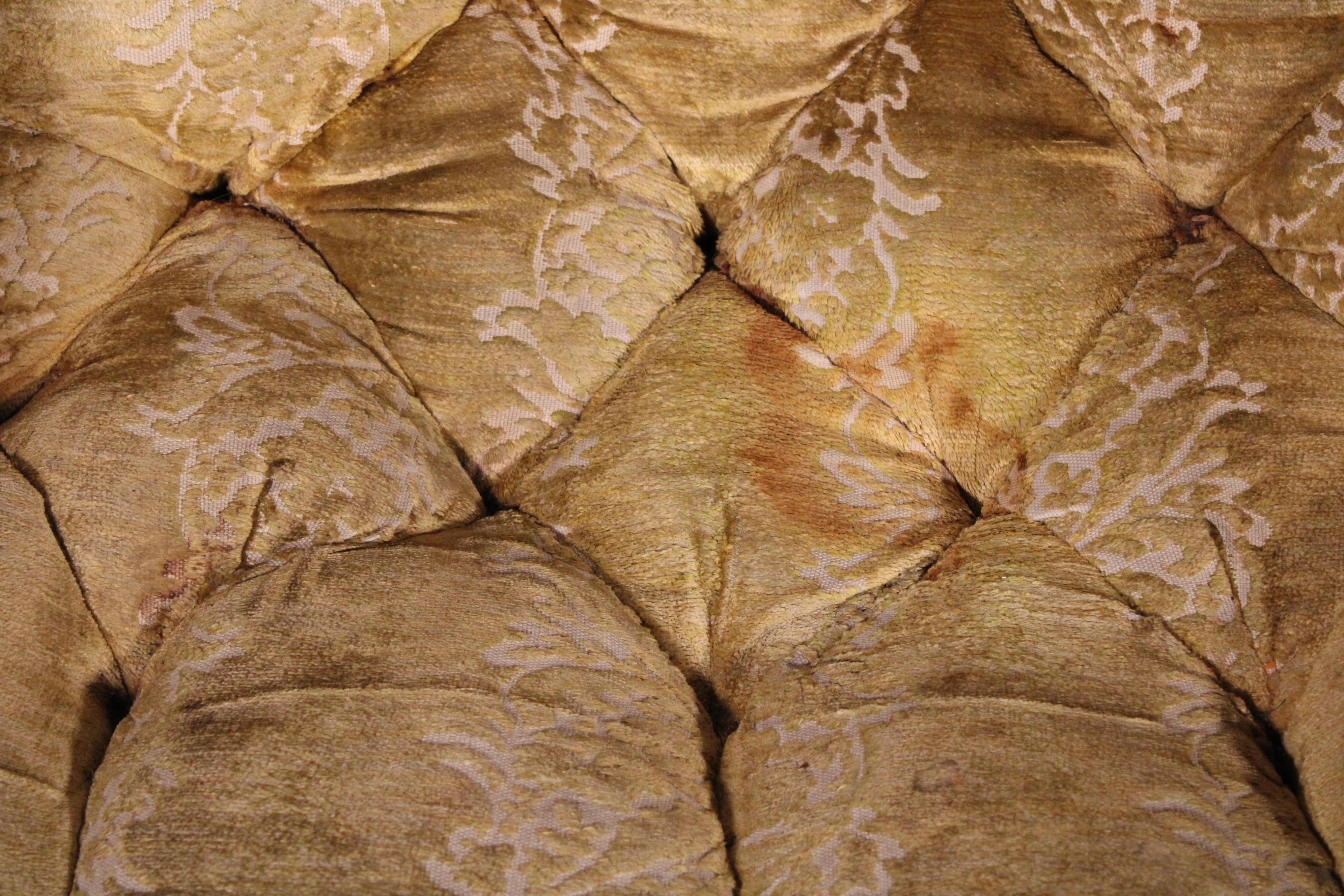 Victorian Bergere with Arms Ending in Carved Hound Heads in vendita 4