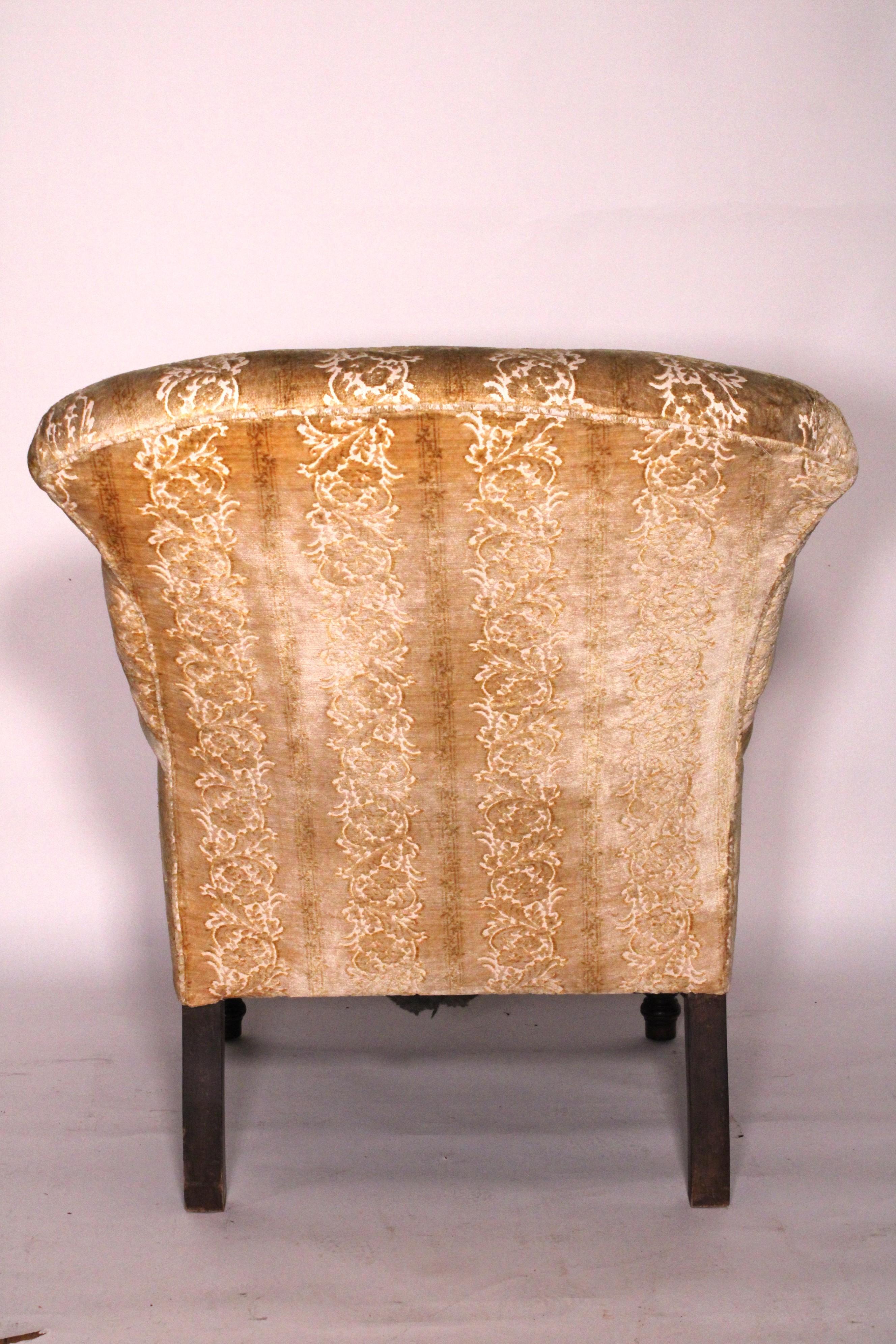 Victorian Bergere with Arms Ending in Carved Hound Heads In condizioni discrete in vendita a Laguna Beach, CA