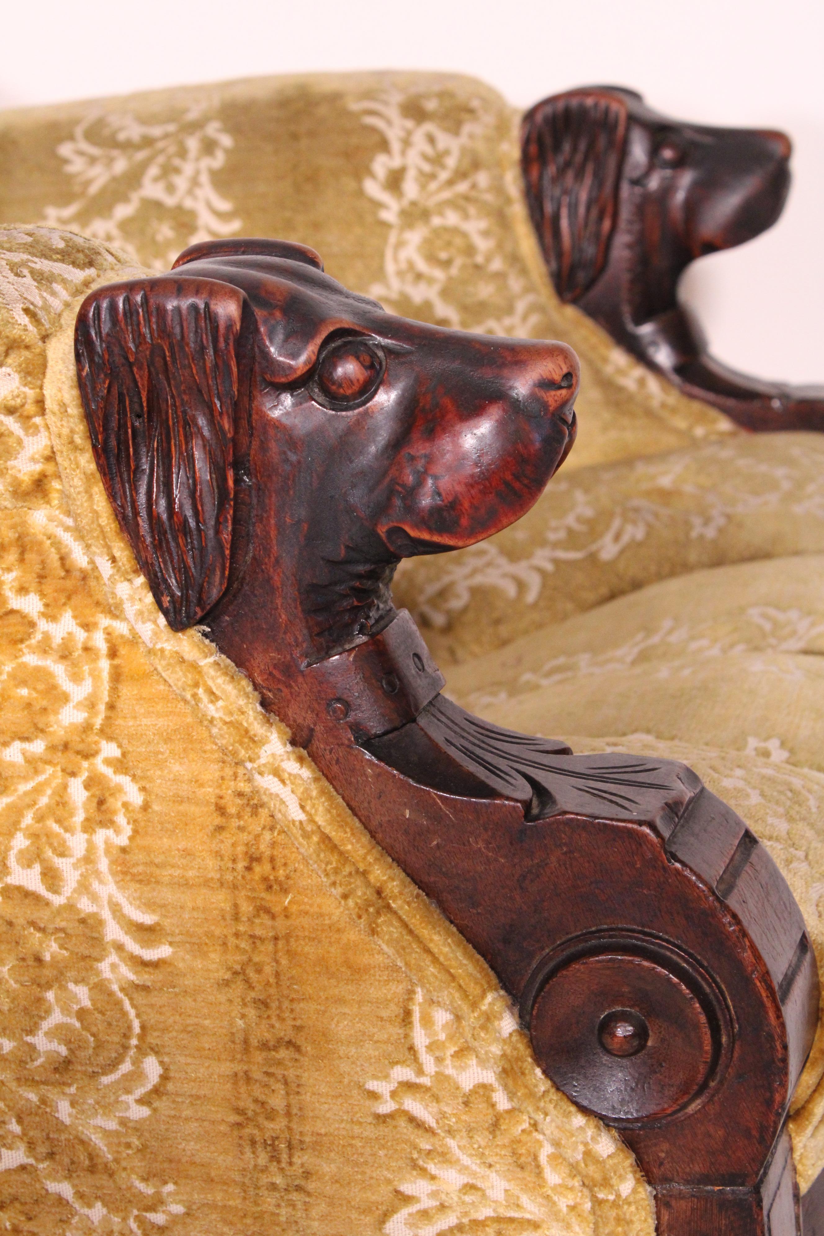 Fine XIX secolo Victorian Bergere with Arms Ending in Carved Hound Heads in vendita