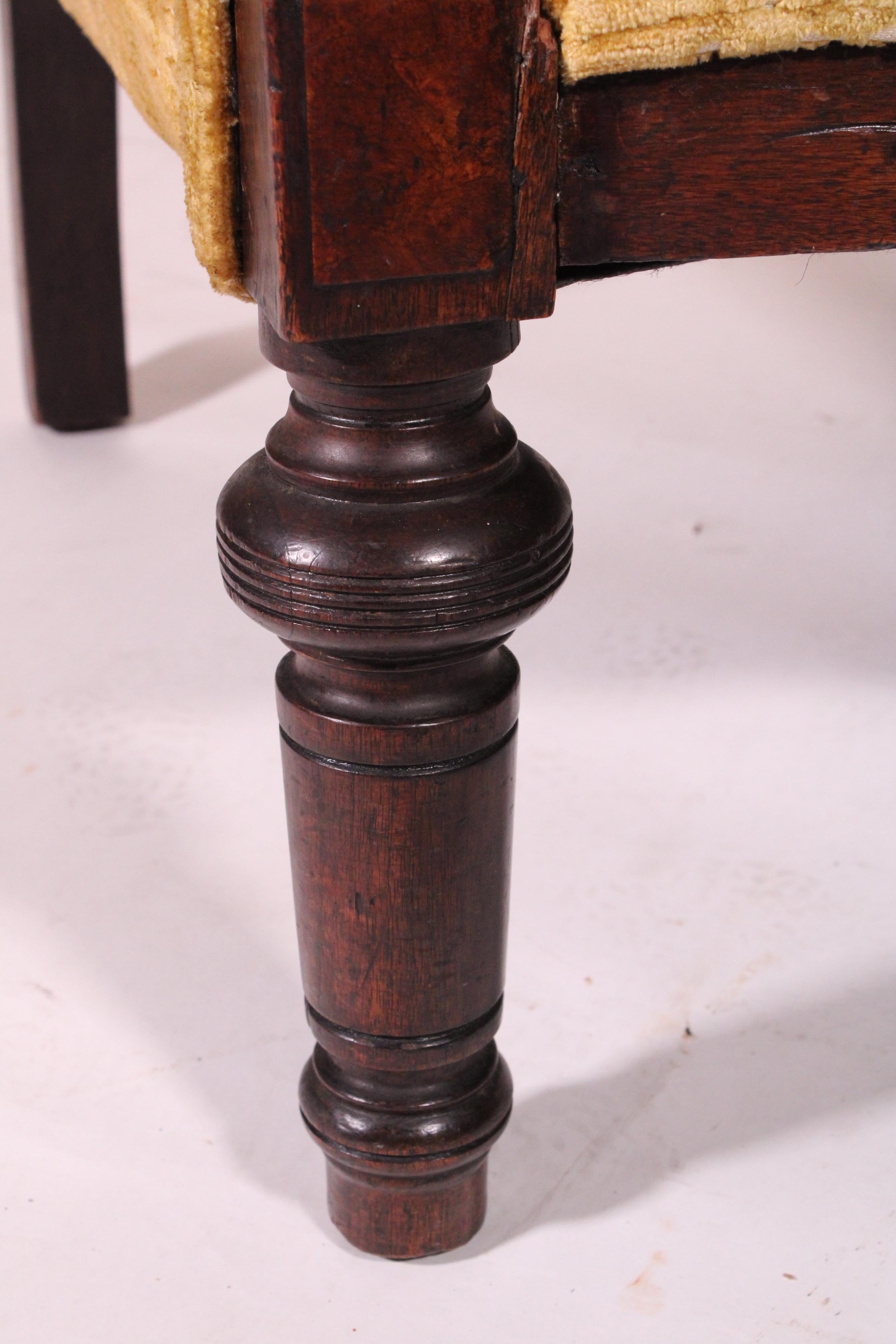 Victorian Bergere with Arms Ending in Carved Hound Heads in vendita 2