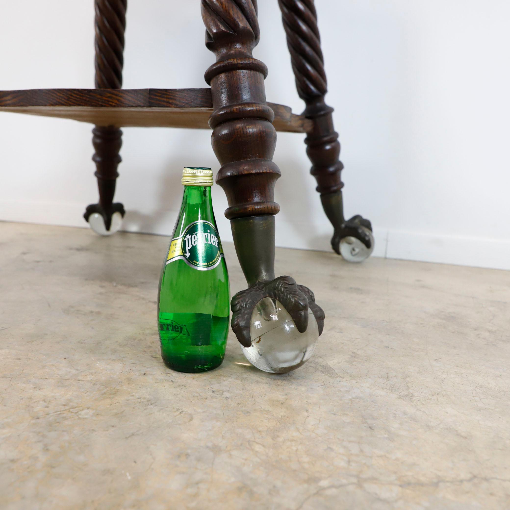 Victorien Table victorienne en chêne Bigli en verre Ball and Claw, vers 1920 en vente