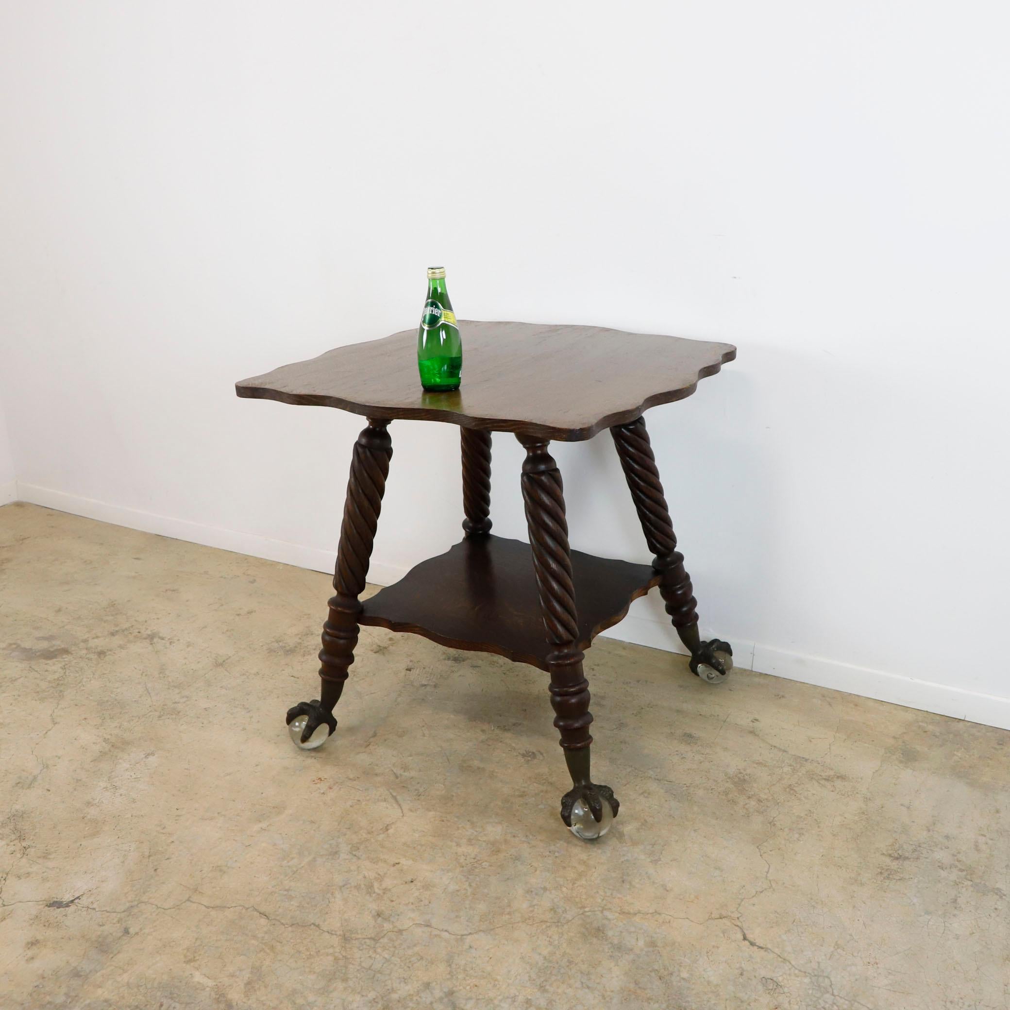 Américain Table victorienne en chêne Bigli en verre Ball and Claw, vers 1920 en vente