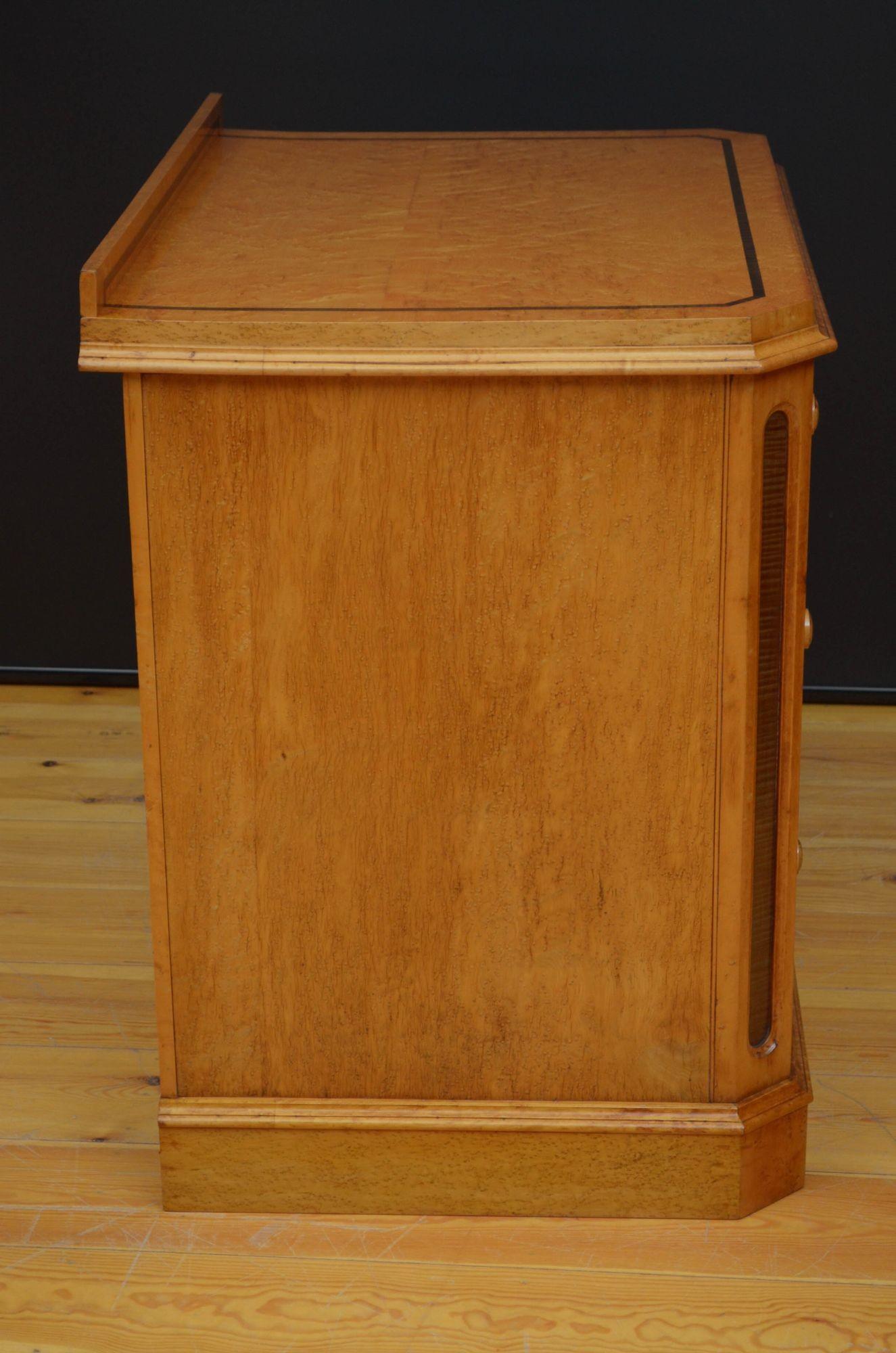 Victorian Bird's Eye Maple Chest of Drawers For Sale 6