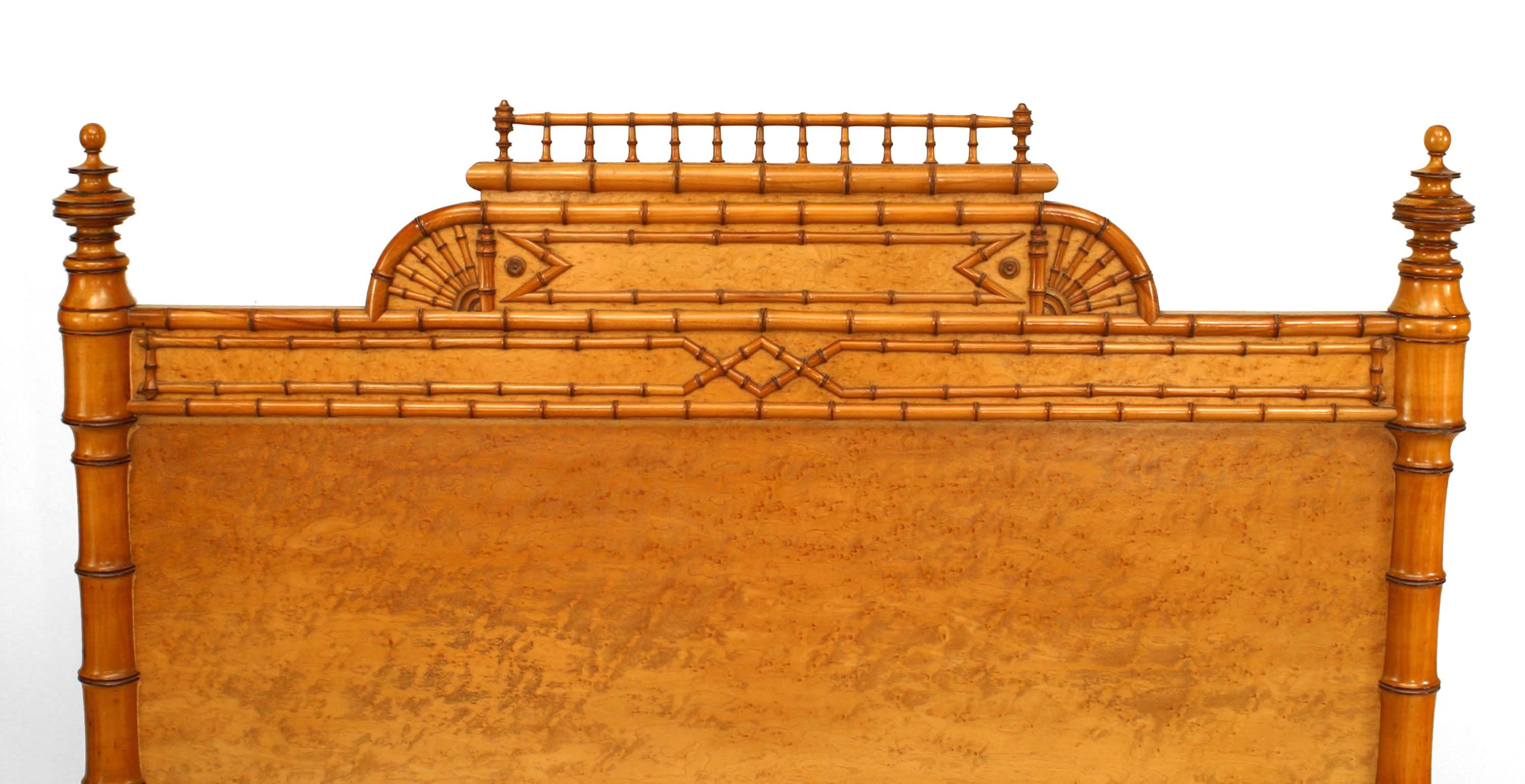 Amerikanisches viktorianisches Ahornholz-Bett (amerikanisch) im Angebot