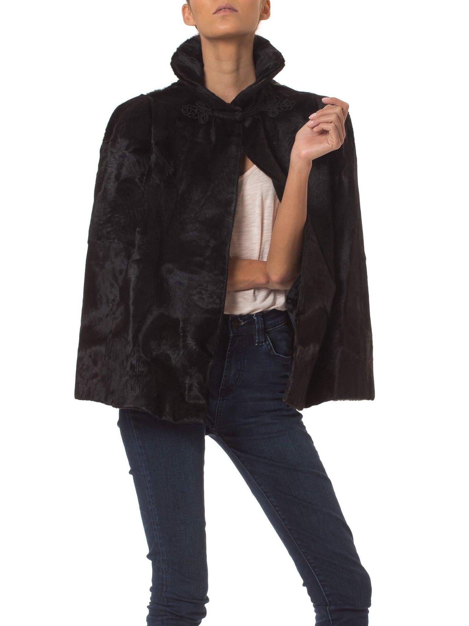 Victorian Black Broad Tail  Fur Cape In Excellent Condition For Sale In New York, NY