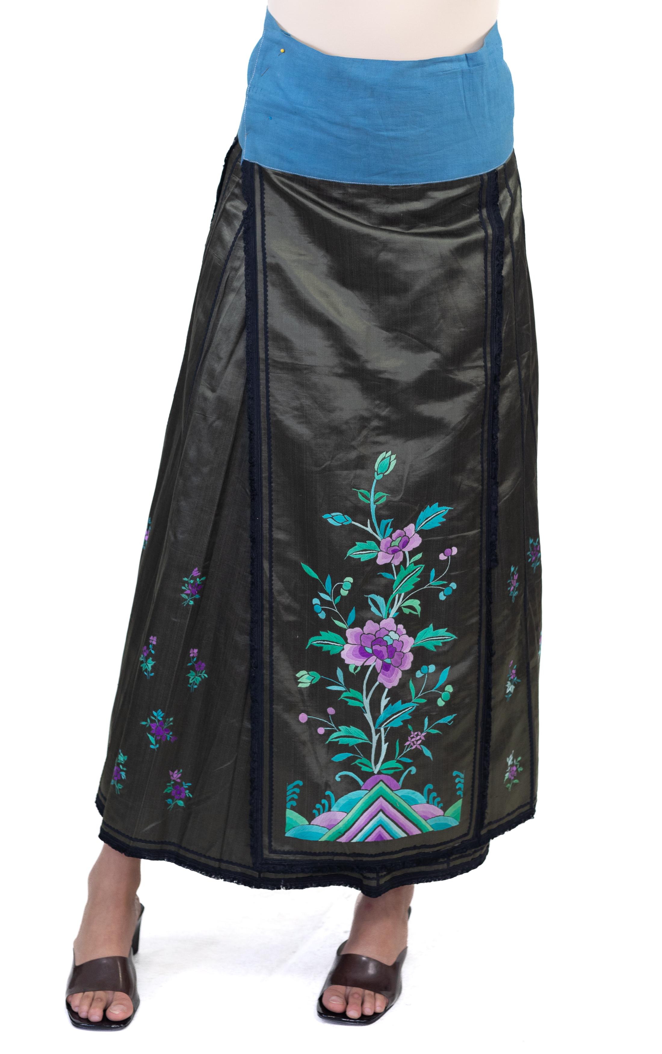 Women's Victorian Black Hand Embroidered Silk Antique Chinese Wrap Skirt For Sale