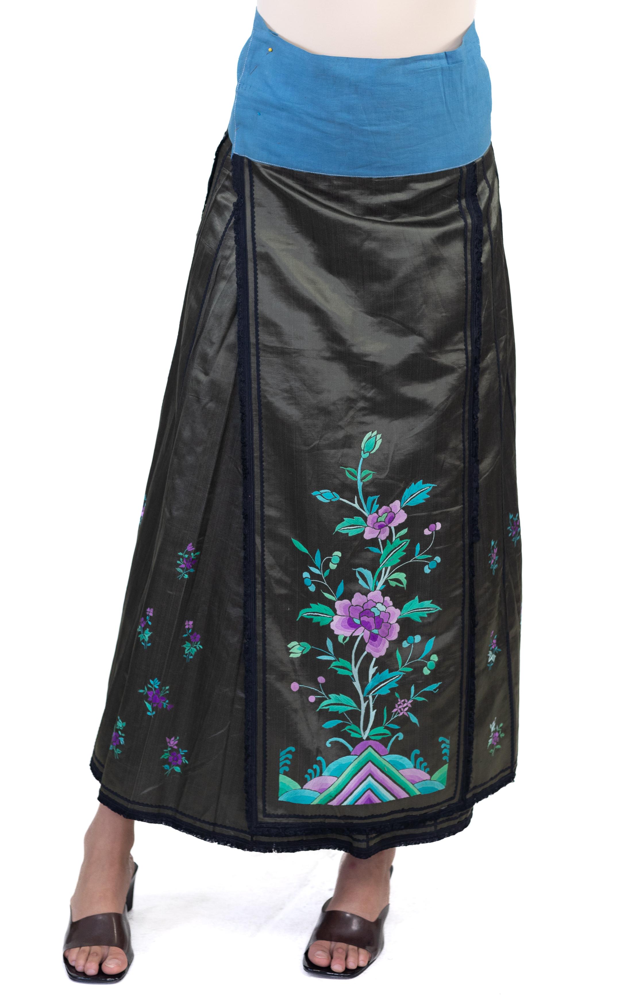 Victorian Black Hand Embroidered Silk Antique Chinese Wrap Skirt For Sale 1