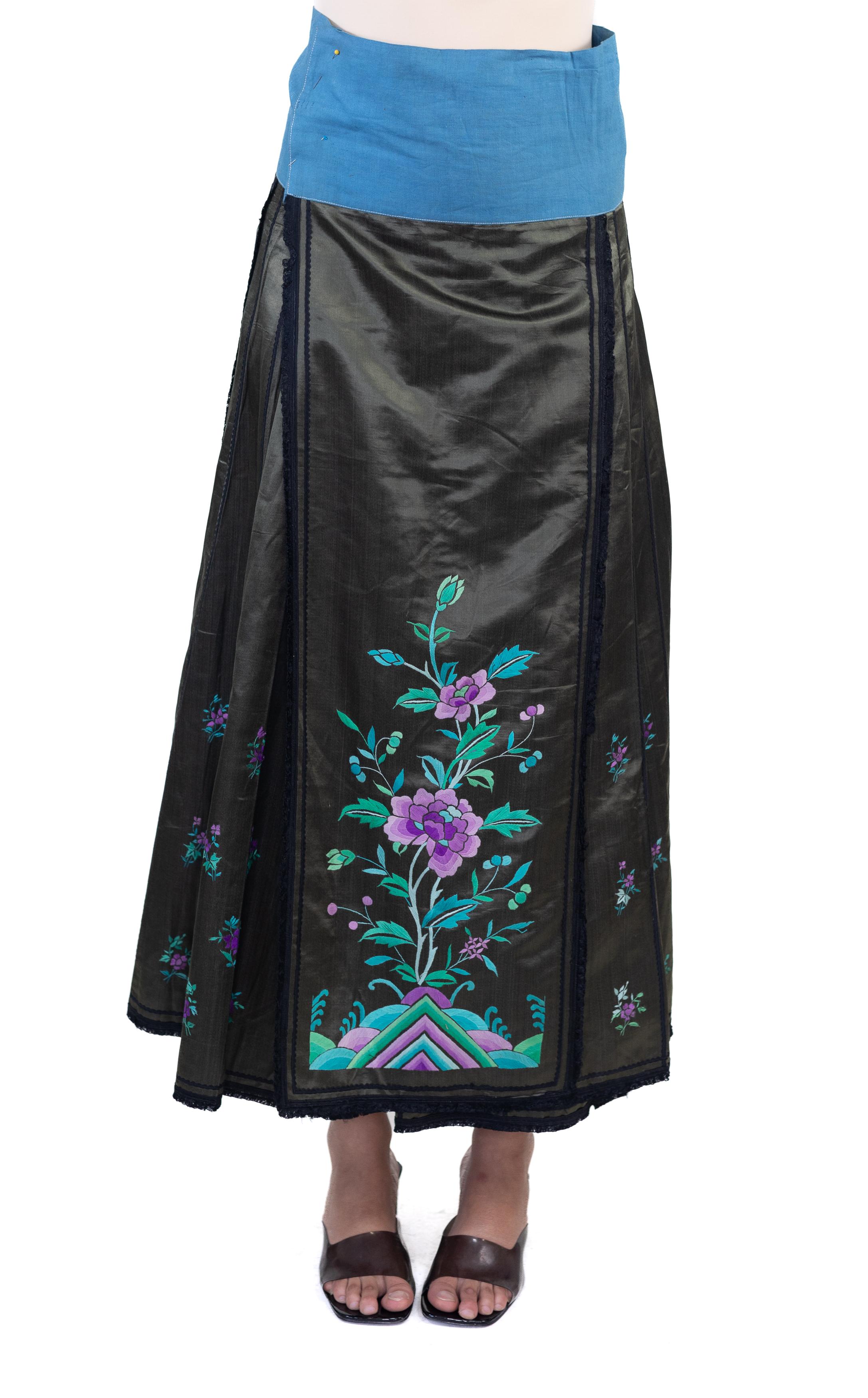 Victorian Black Hand Embroidered Silk Antique Chinese Wrap Skirt For Sale 2
