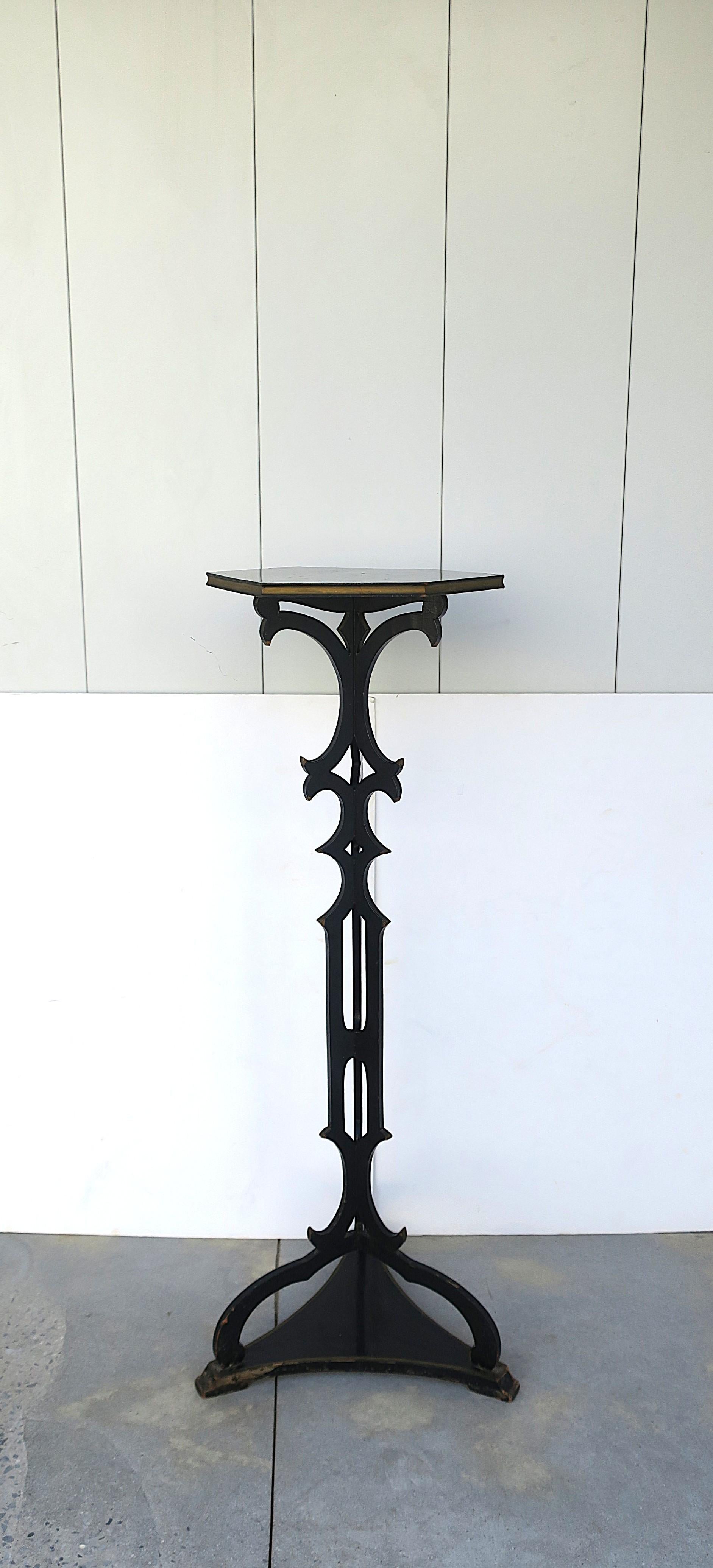 Victorian Black Lacquer Column Pedestal Plant Stand, Tall In Good Condition For Sale In New York, NY