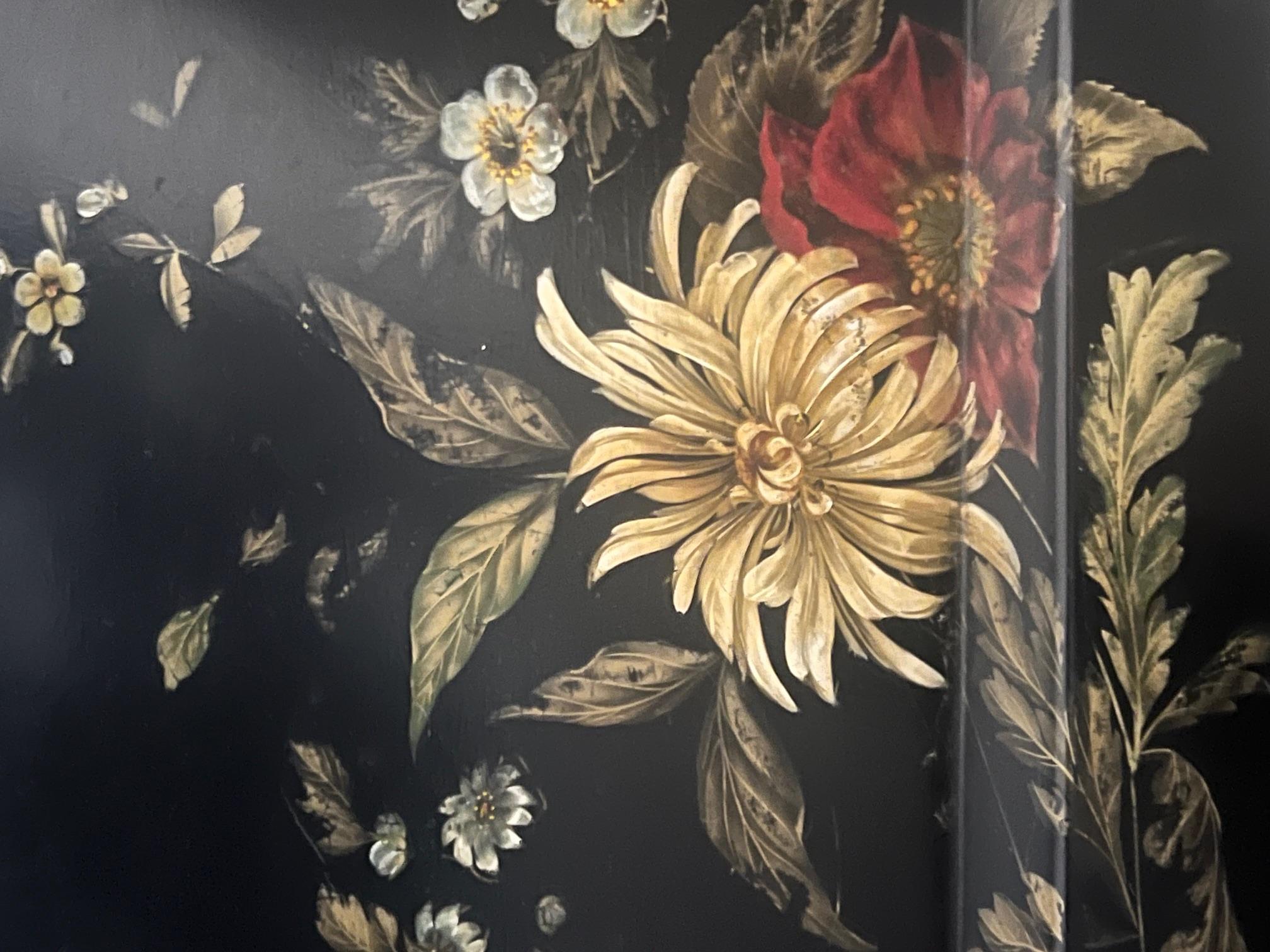 Table à plateau victorienne laquée noire et peinte à la main en vente 4