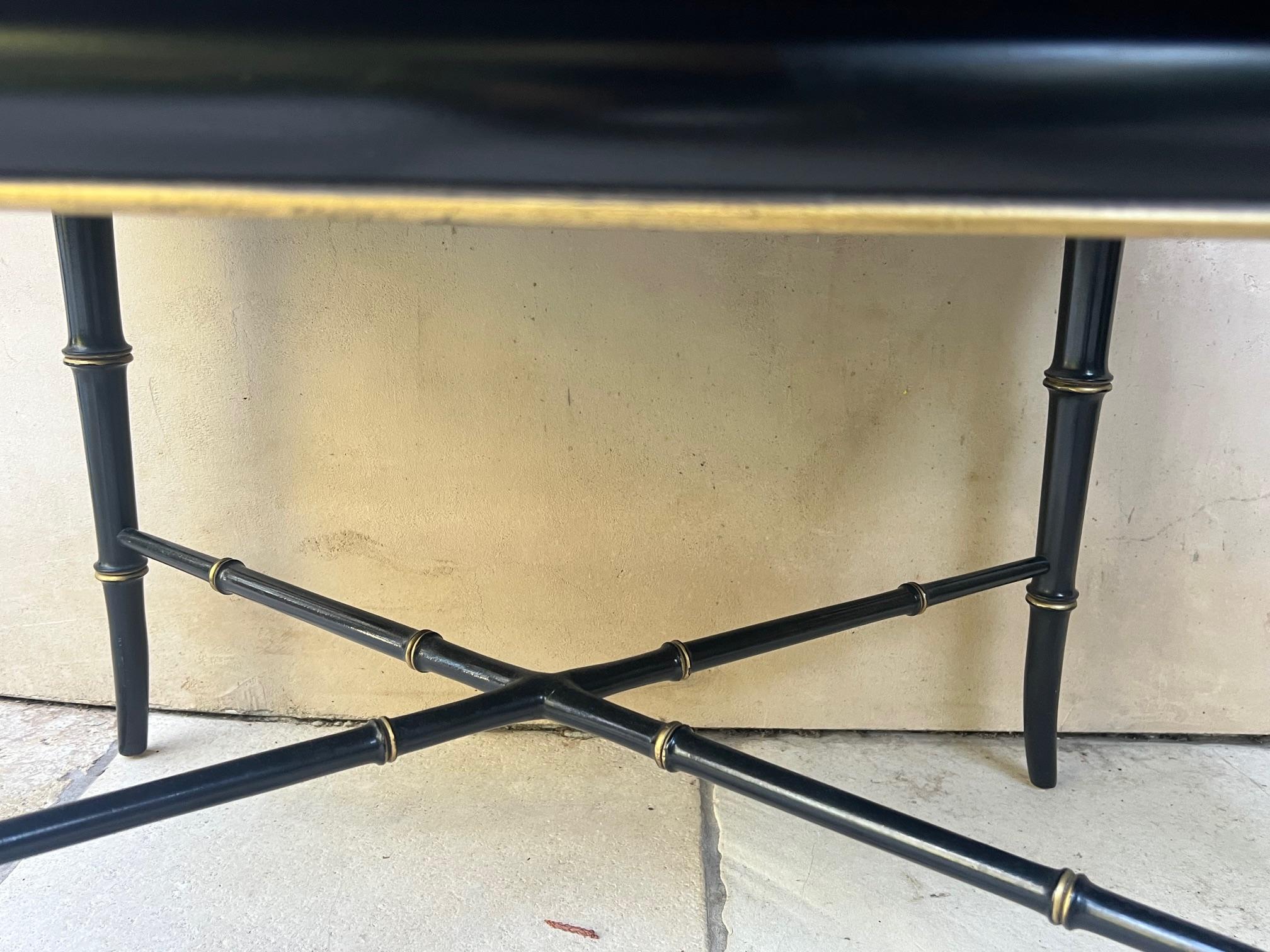 Peint à la main Table à plateau victorienne laquée noire et peinte à la main en vente