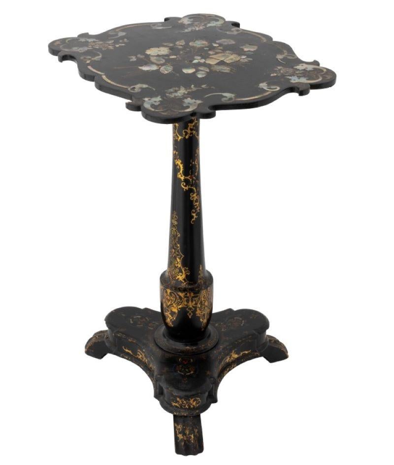 Table victorienne en nacre laquée noire Bon état - En vente à Astoria, NY