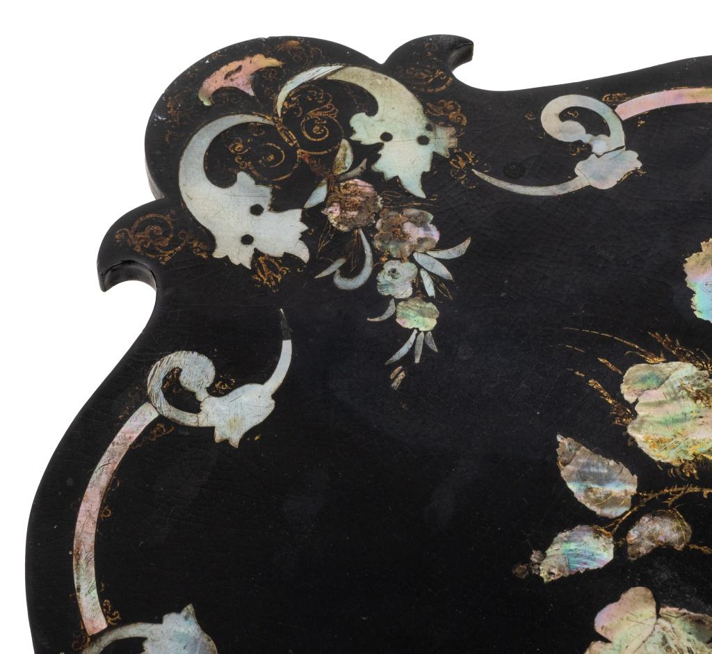 Table victorienne en nacre laquée noire en vente 1