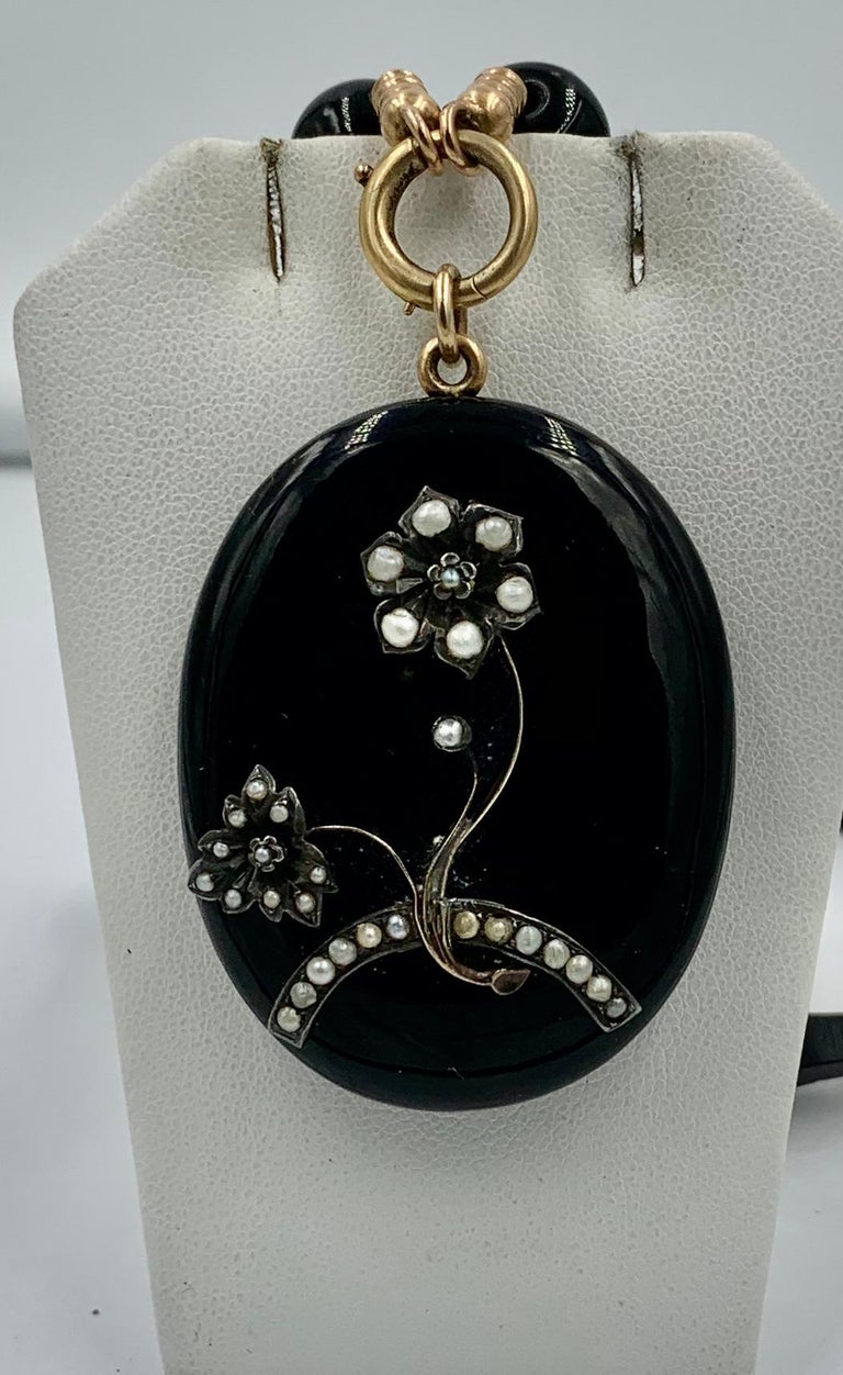 Victorian Black Onyx 14k Gold Locket Necklace Flower Motif Pearl, Circa 1860 In Good Condition For Sale In New York, NY