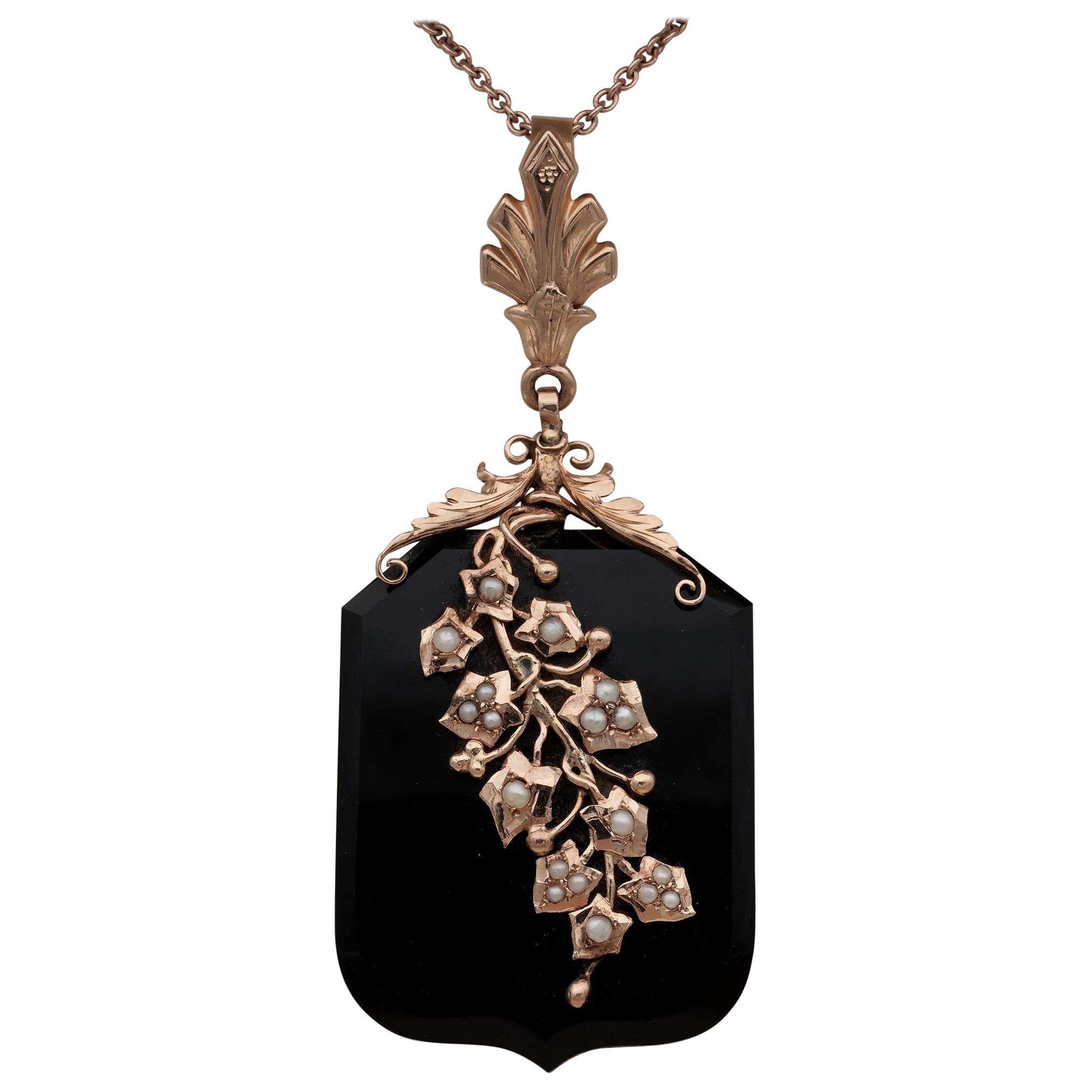 Victorian Black Onyx Natural Pearls 18 Karat Rose Gold Locket