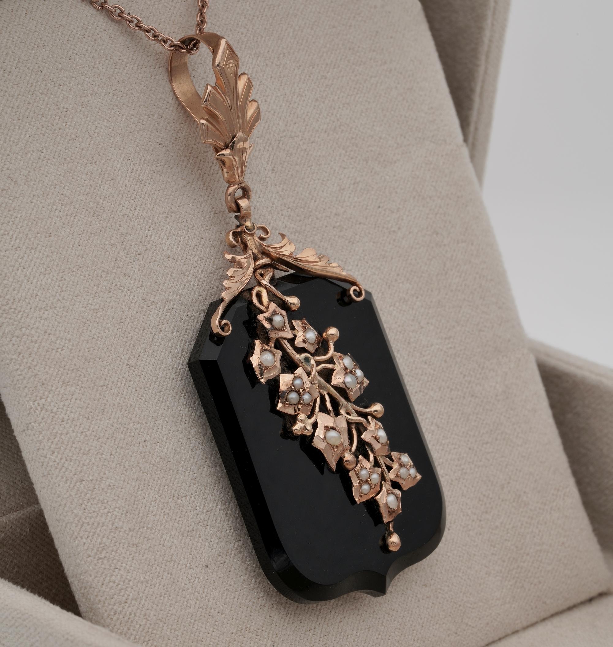 Late Victorian Victorian Black Onyx Natural Pearls 18 Karat Rose Gold Locket