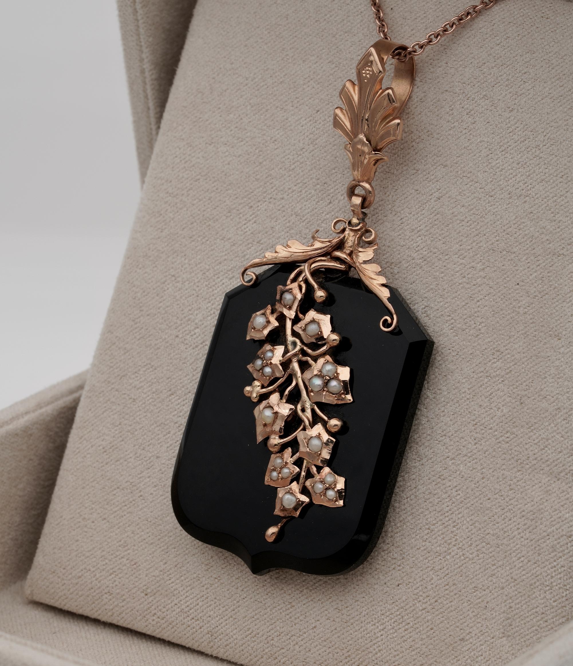 Women's or Men's Victorian Black Onyx Natural Pearls 18 Karat Rose Gold Locket
