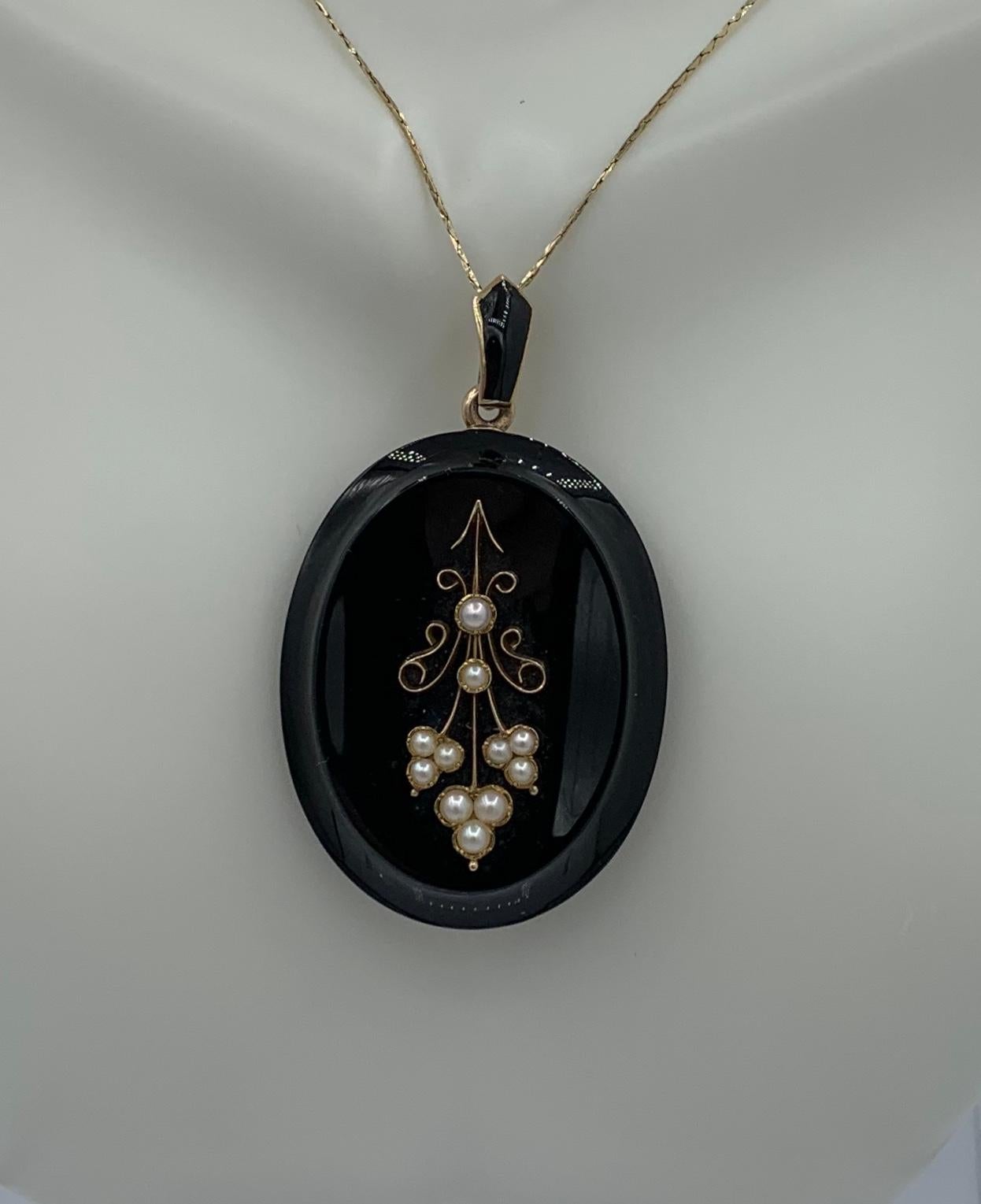 Victorianisches viktorianisches schwarzes Onyx Perlen Medaillon Halskette Blumenmotiv 14K geflochtenes Haar antik Damen im Angebot
