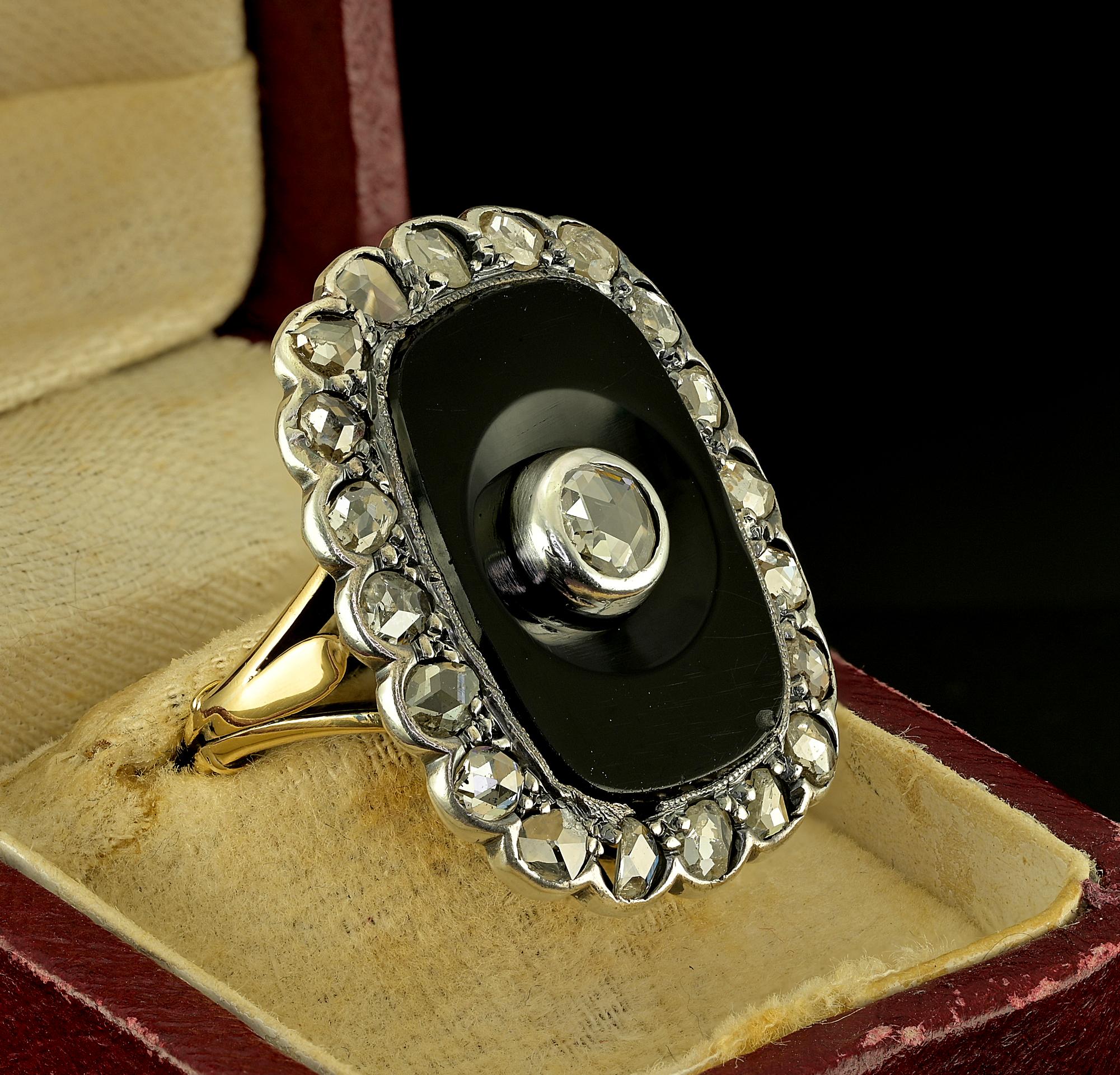 Victorian Black Onyx Rose Cut Diamond Panel ring 18 KT In Good Condition For Sale In Napoli, IT