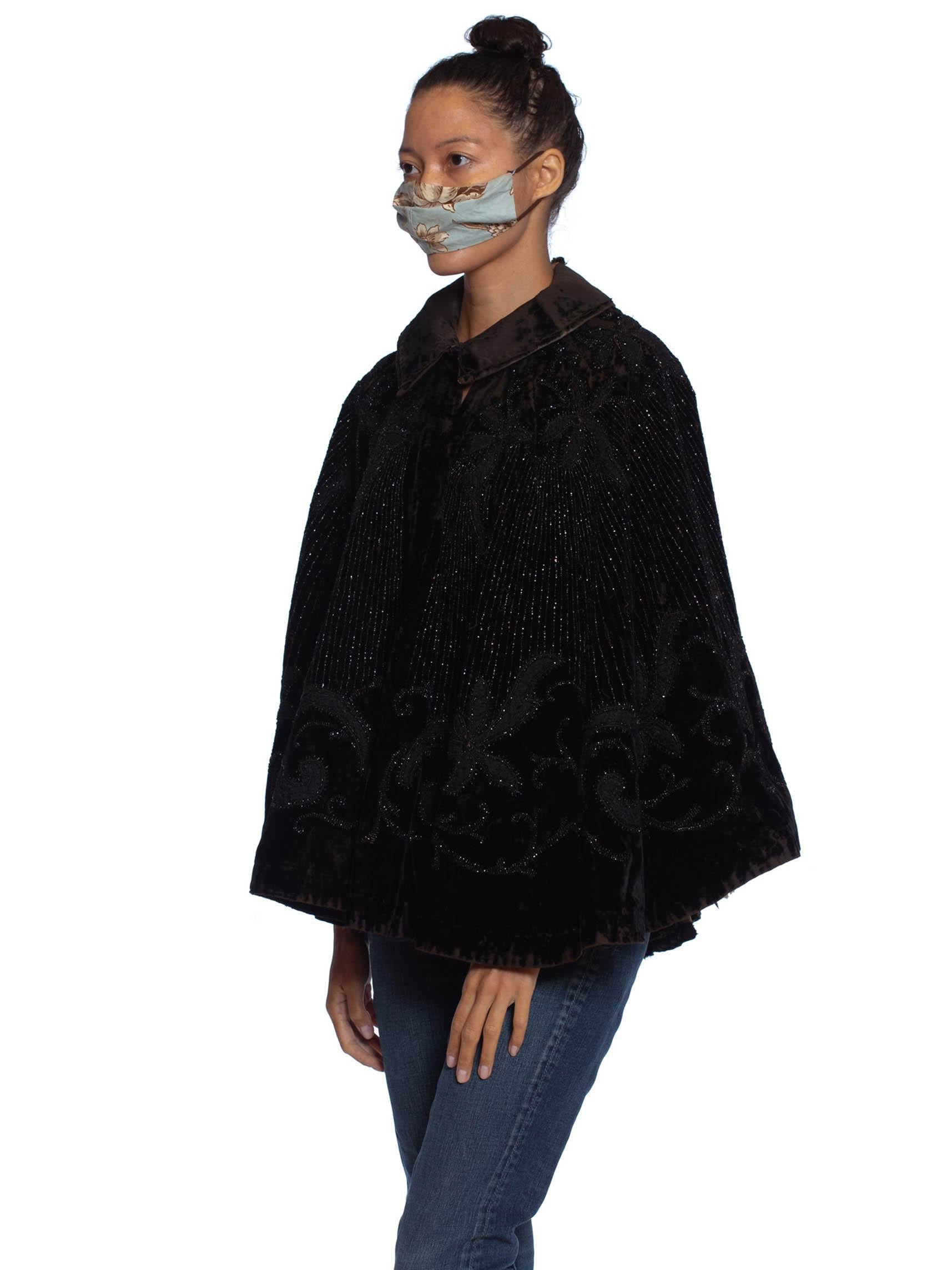 Victorian Black Silk & Cotton Velvet 1890'S Jet Beaded Cape In Excellent Condition For Sale In New York, NY