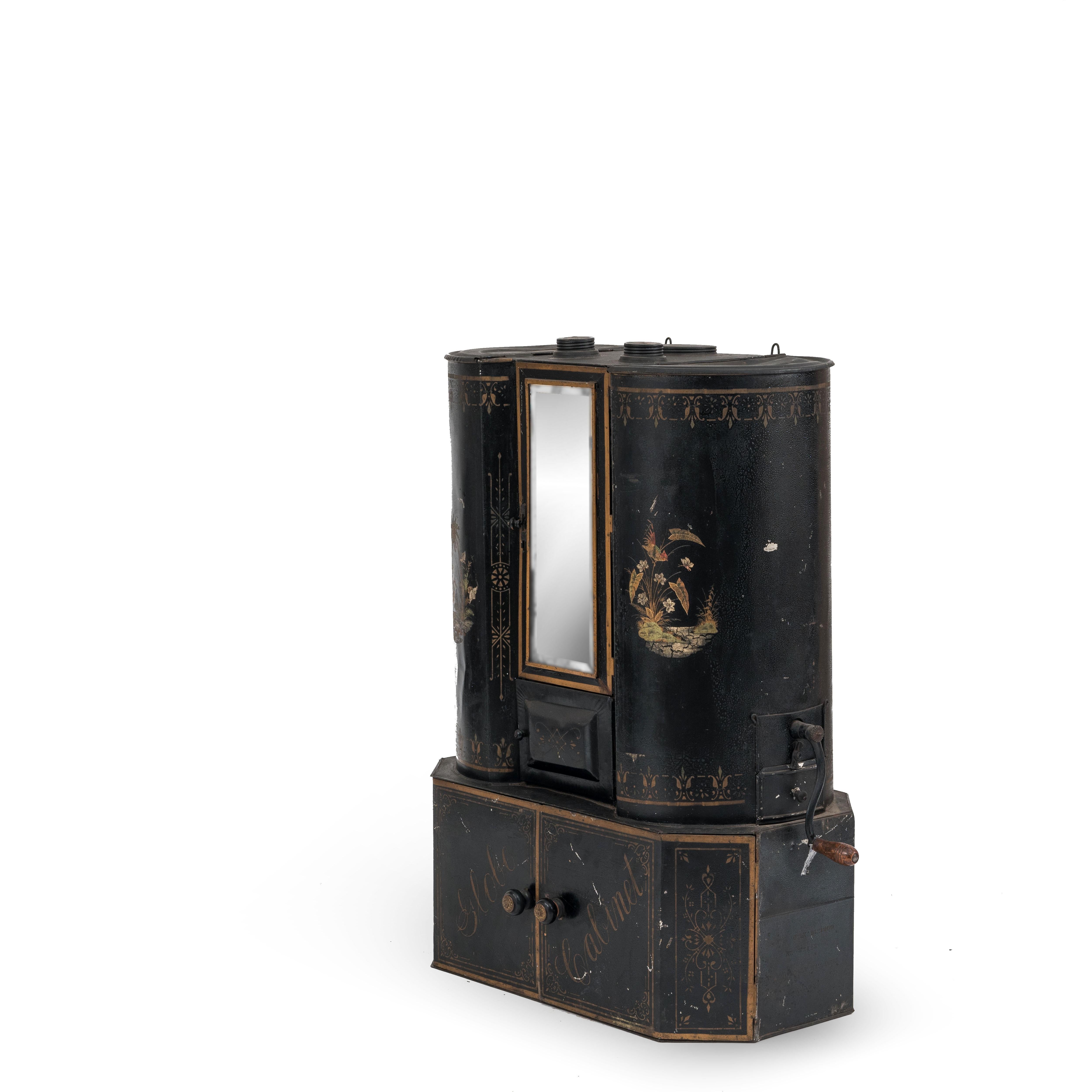 Mouvement esthétique Armoire de cuisine Victorian Black Tole Chuck Wagon en vente