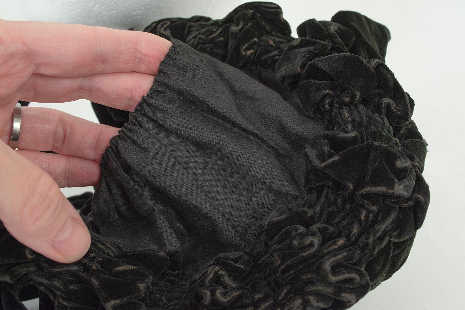 Victorian Black Velvet and Silk Rose Mourning Bonnet w Velvet Ties - O/S, 1880s For Sale 4