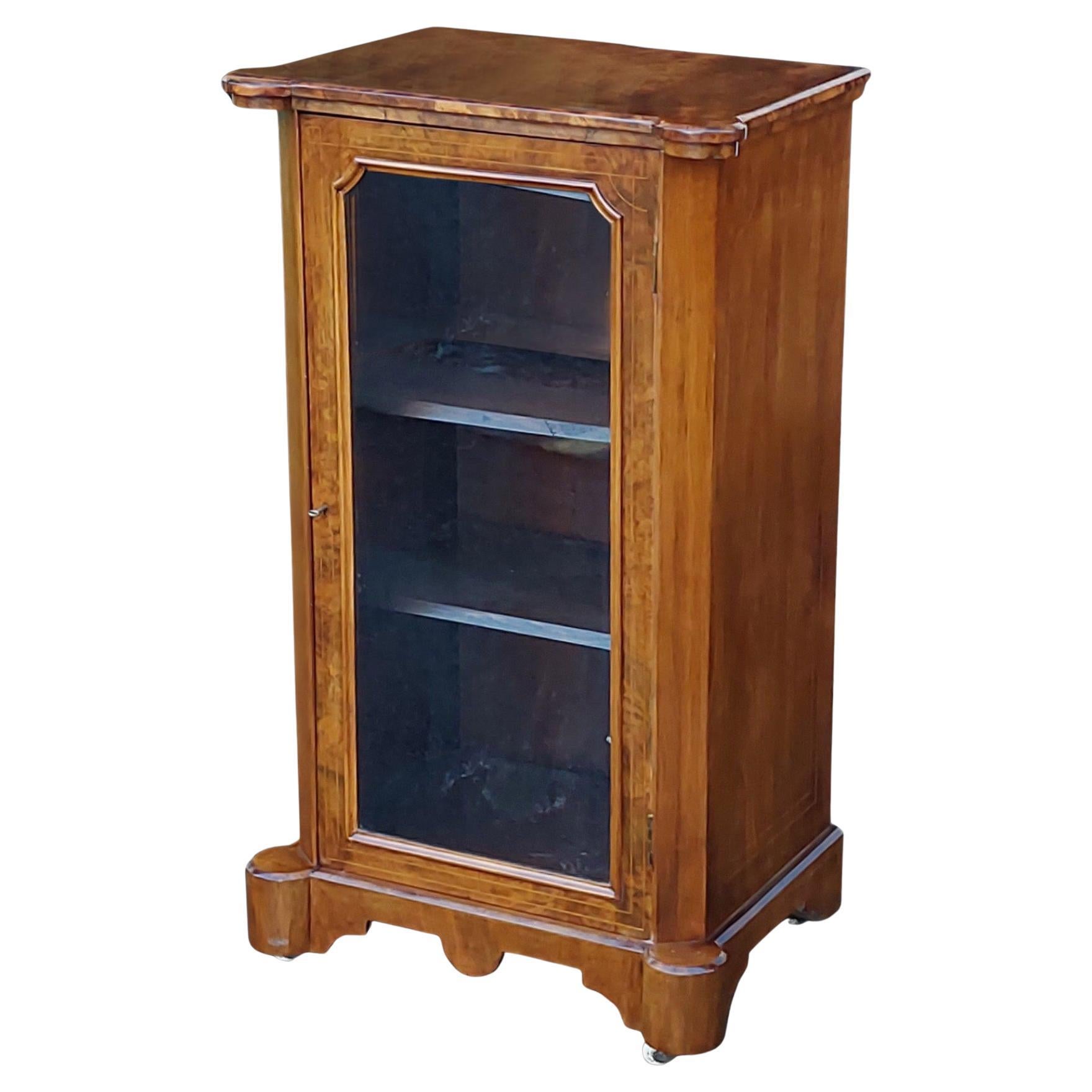 Mobile musicale vittoriano in noce nero in vendita