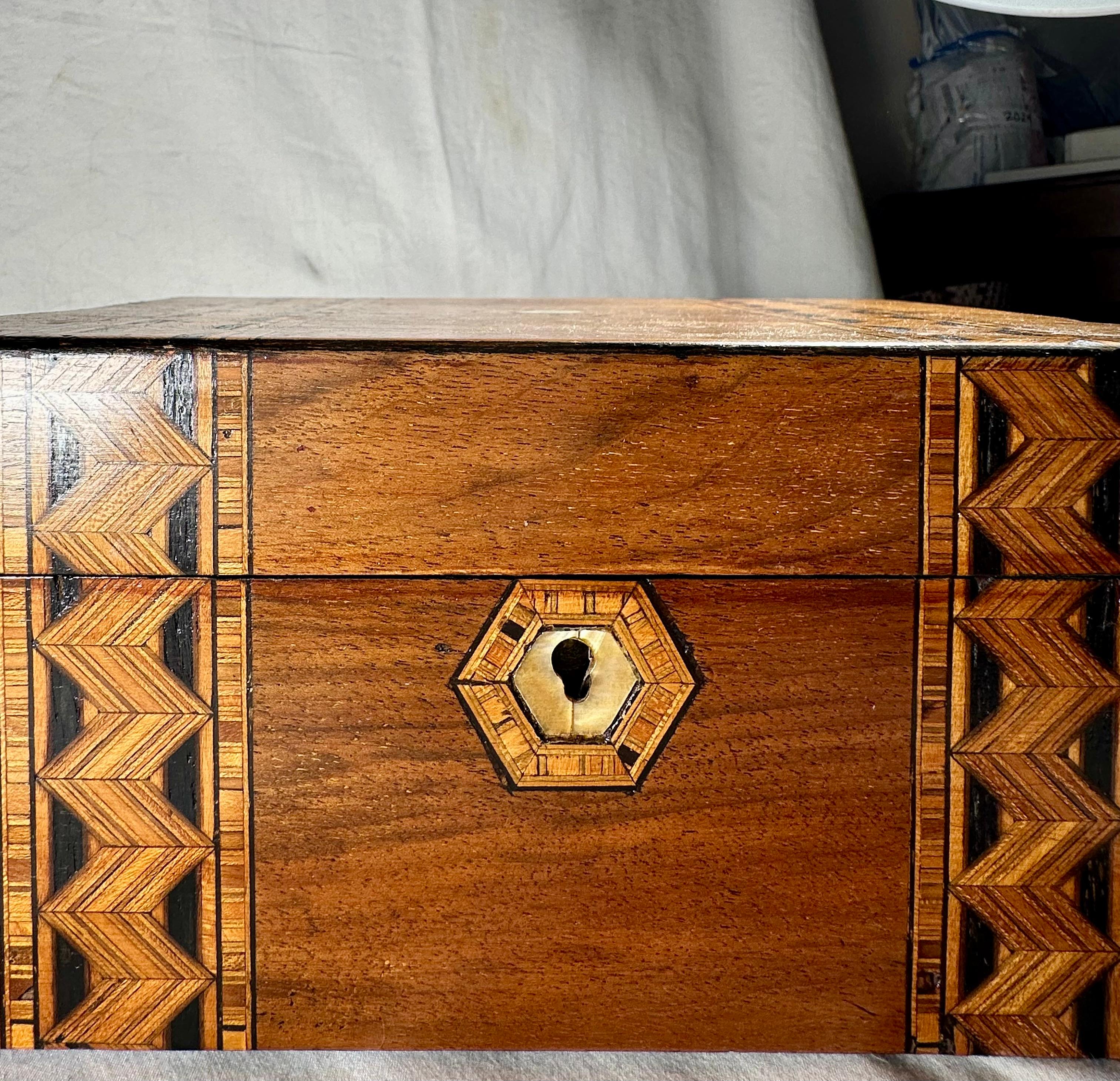 Caja de té victoriana de nogal negro Tunbridge Ware, circa 1880. en venta 2