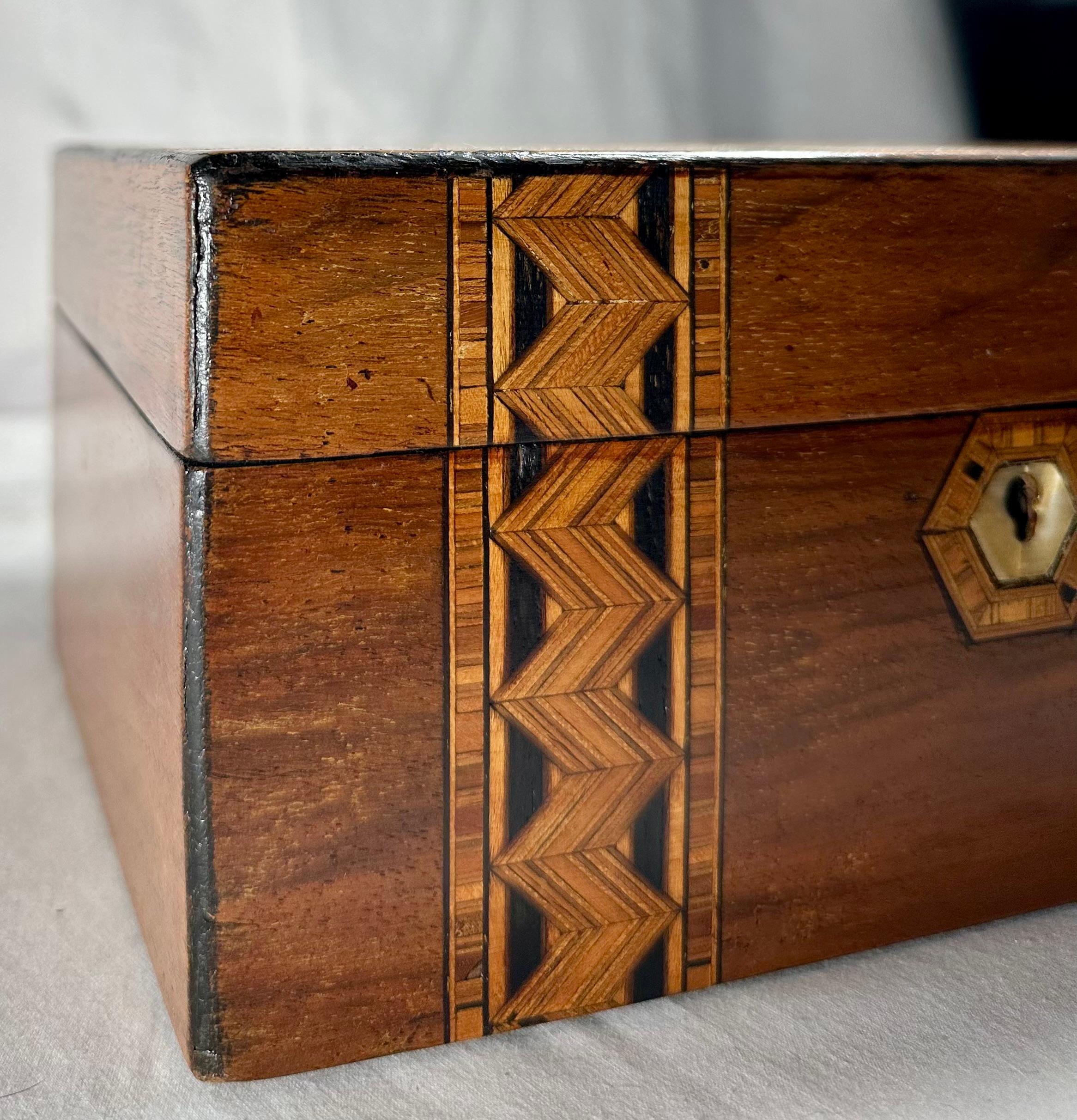 Caja de té victoriana de nogal negro Tunbridge Ware, circa 1880. Incrustación en venta