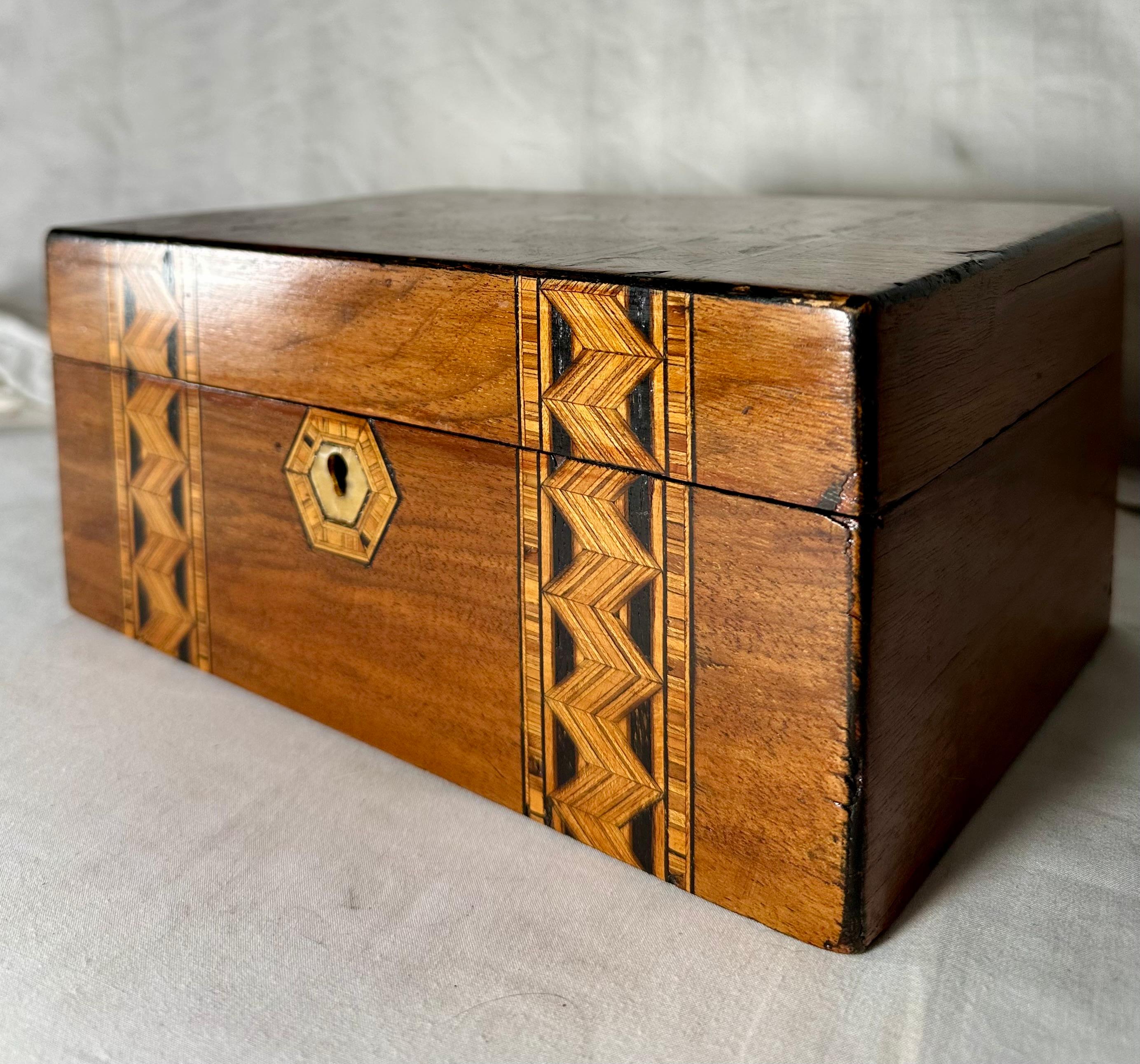 Caja de té victoriana de nogal negro Tunbridge Ware, circa 1880. Madera frutal en venta