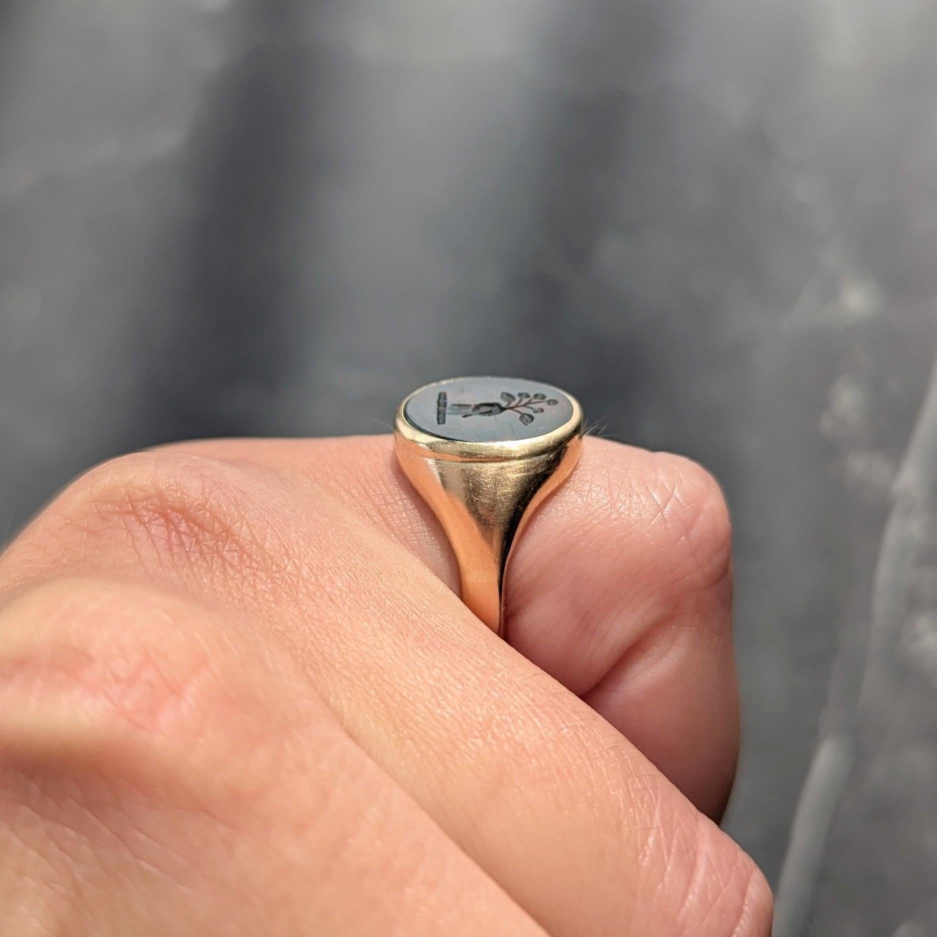 Victorian Bloodstone 18K Gold Heraldic Crest Antique Unisex Intaglio Signet Ring For Sale 7