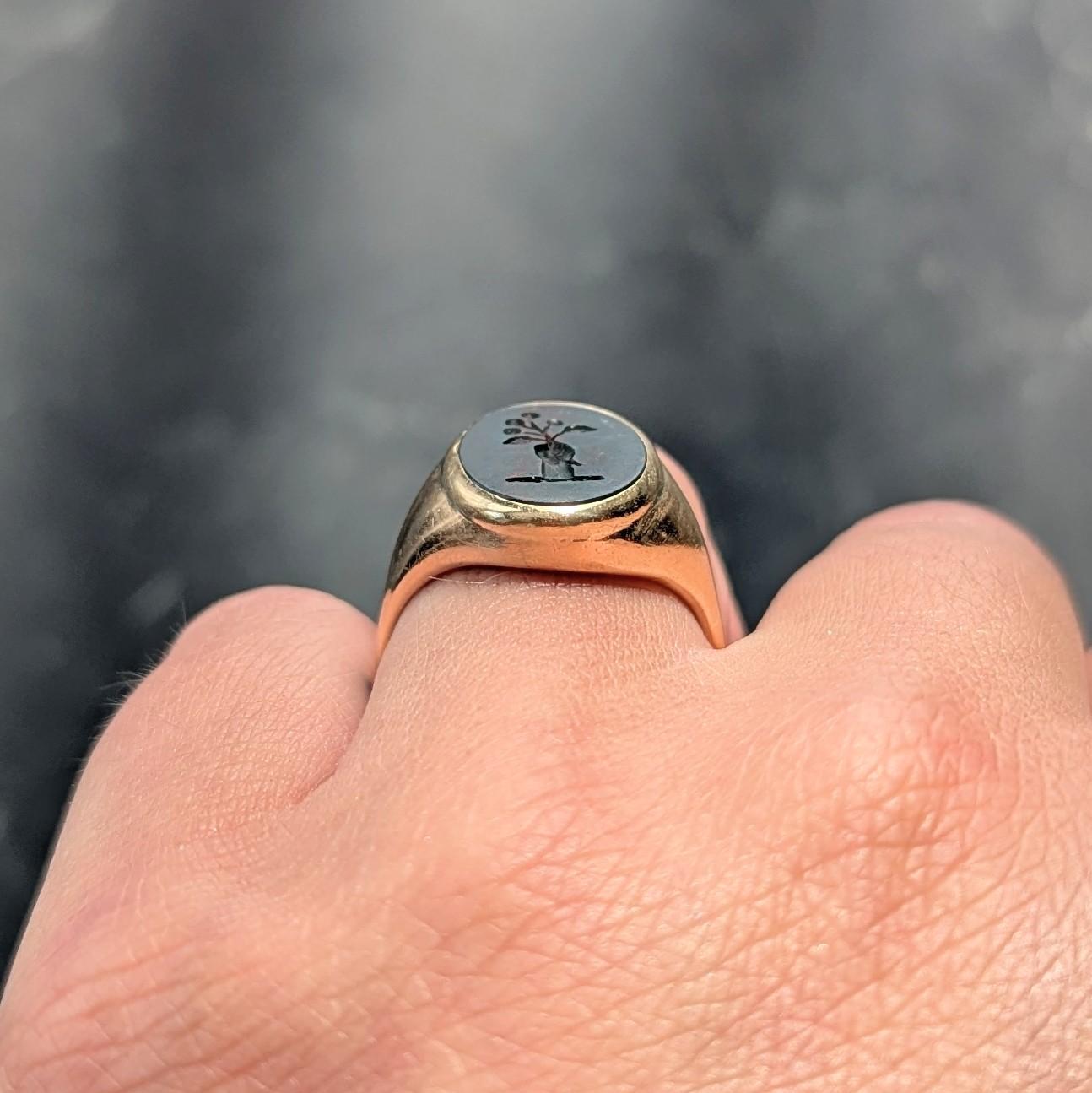 Victorian Bloodstone 18K Gold Heraldic Crest Antique Unisex Intaglio Signet Ring For Sale 6