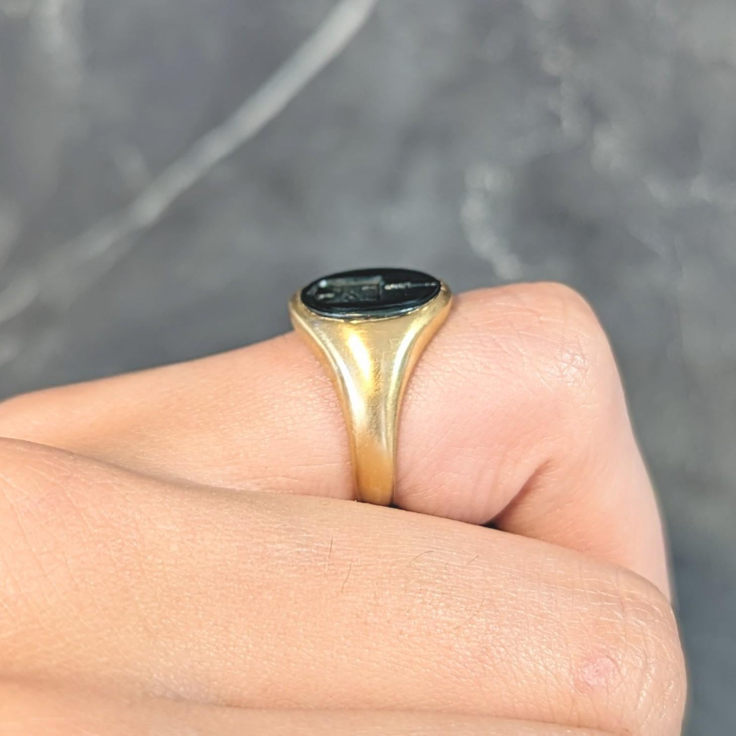 Victorian Bloodstone 18K Yellow Gold Crest Antique Unisex Shield Signet Ring For Sale 10