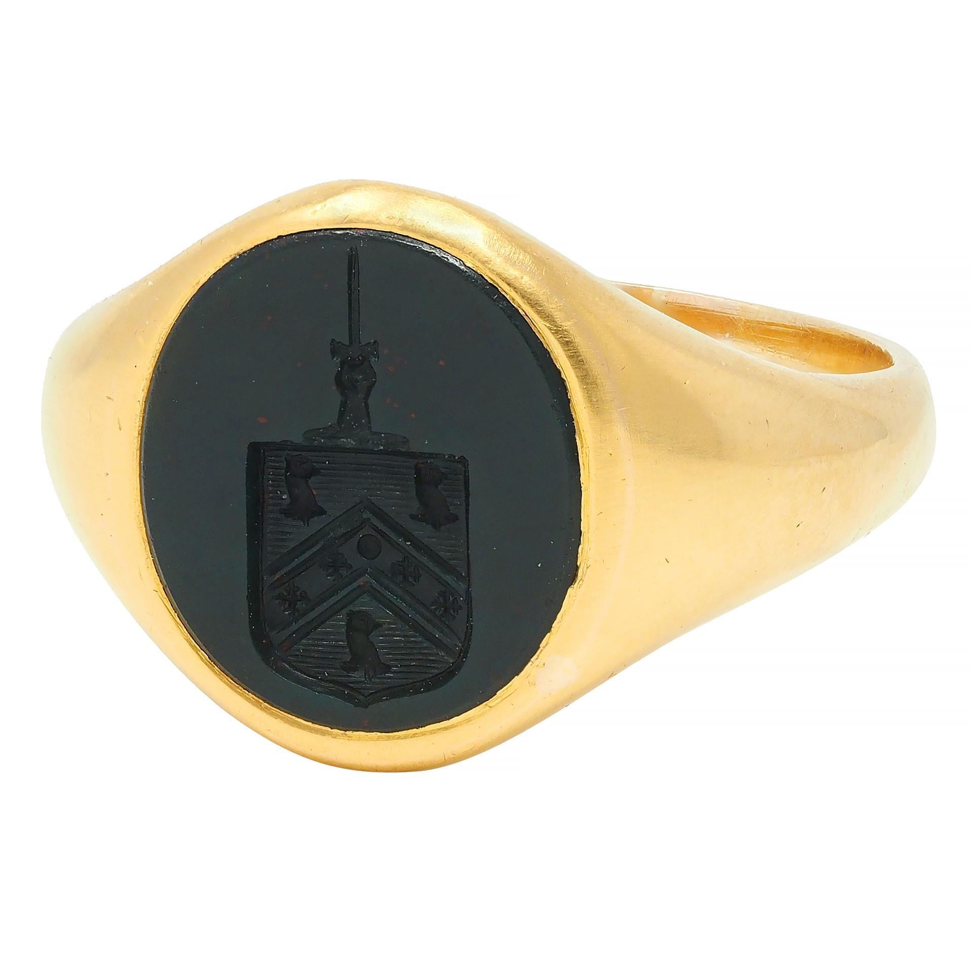 Victorian Bloodstone 18K Yellow Gold Crest Antique Unisex Shield Signet Ring For Sale 3